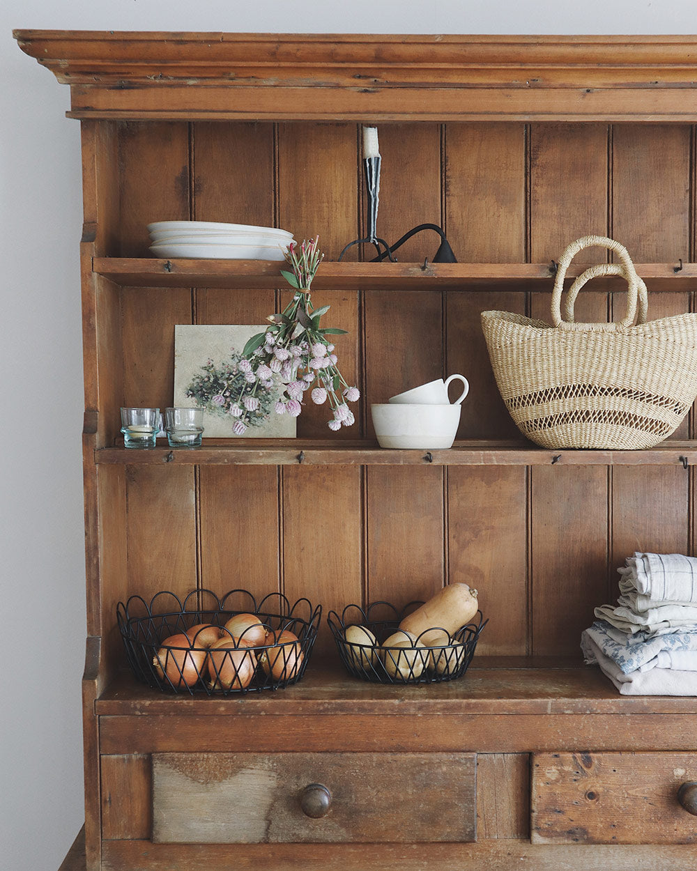 Elegant Petal Wire Basket - Rustic Home Decor Storage Organizer for Bathroom, Kitchen, or Office | Perfect for Towels, Fruits, and Magazines