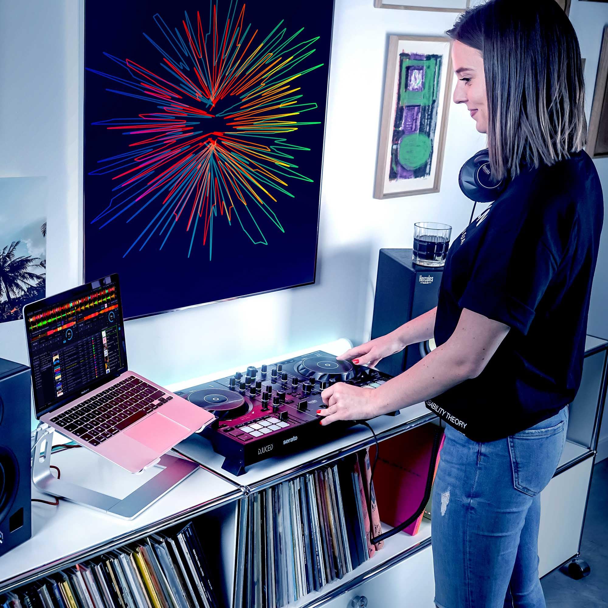 Hercules DJ Control Inpulse 500 DJ Controller Bundle with Laptop Stand, Professional Headphones & Cleaning Cloth - Complete DJ Starter Kit for Home Studio, Parties & Live Performances