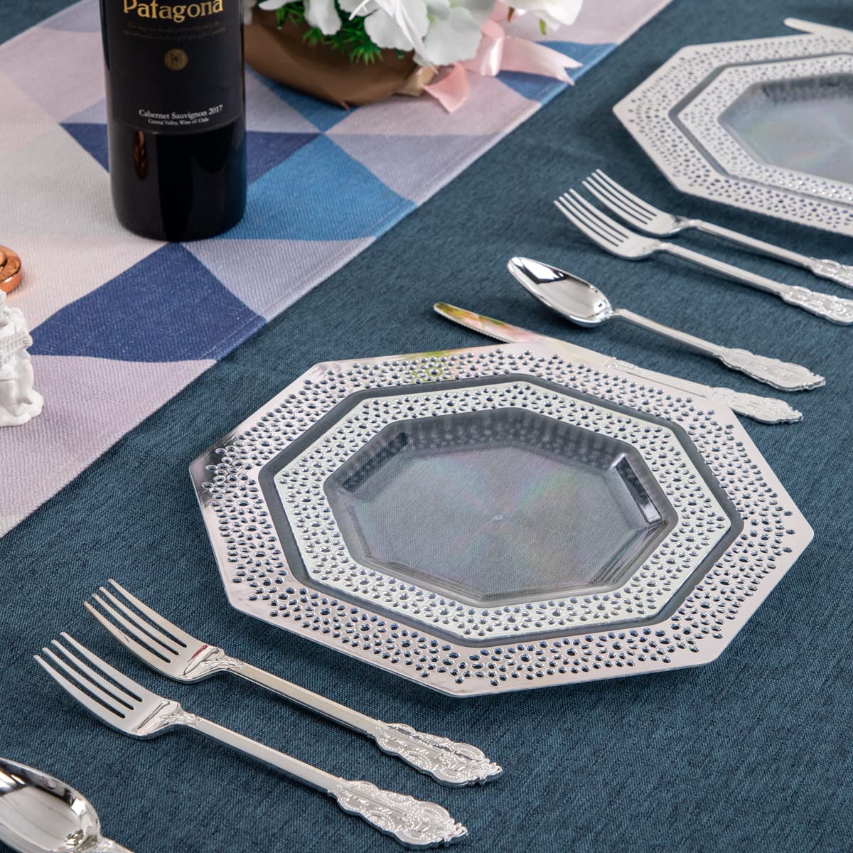 DaYammi 150-Piece Disposable Silver Plastic Dinnerware Set - 30 Dinner Plates, 30 Dessert Plates, 30 Forks, 30 Knives, 30 Spoons - Elegant Plastic Cutlery for Wedding, Party, Banquet & Catering Events