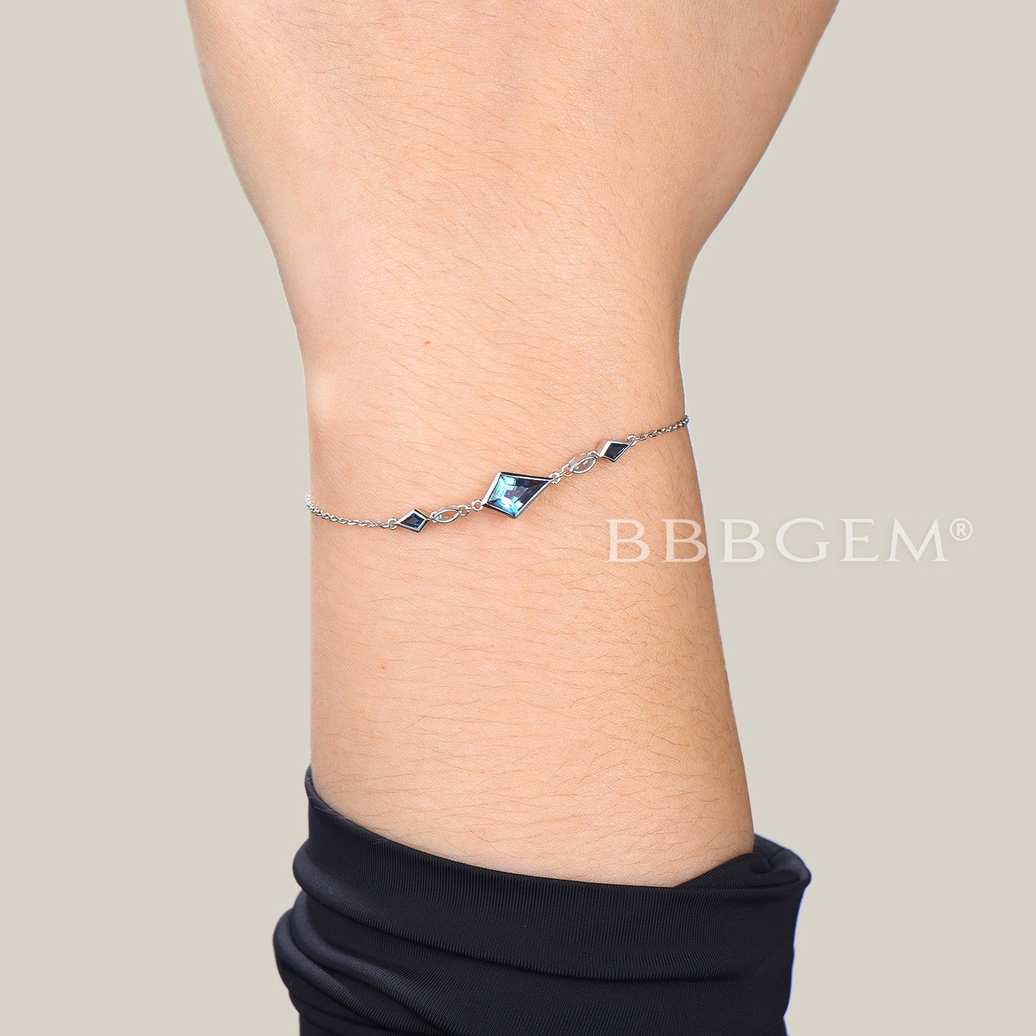 Kite Cut Alexandrite Bracelet - Bezel Set Gemstone Jewelry for Weddings & Special Occasions | Elegant Gift for Her