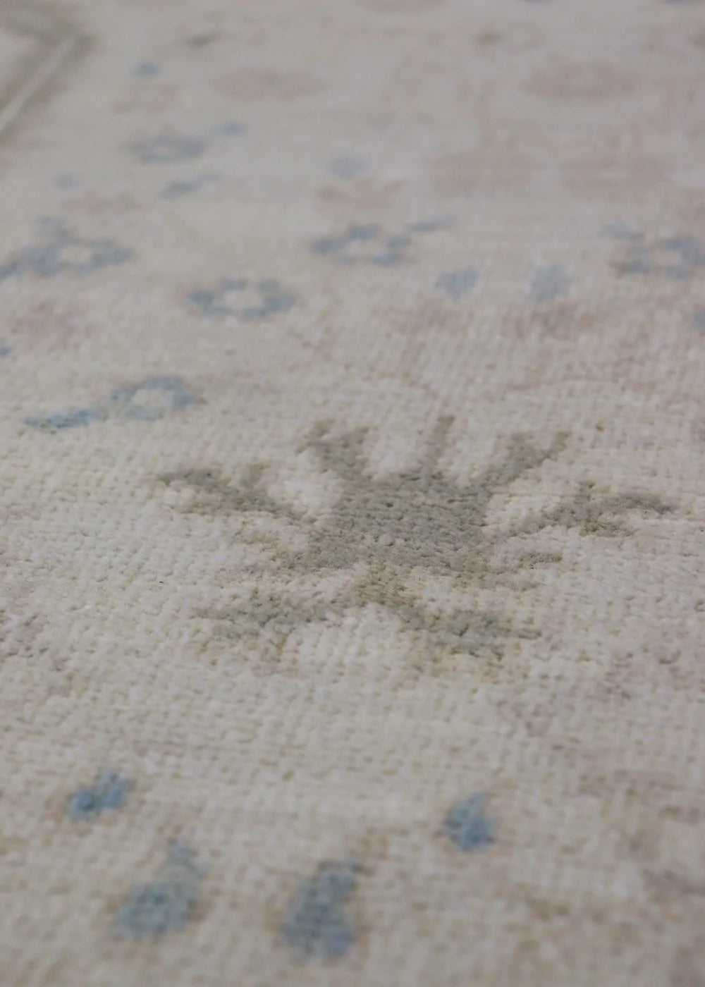 Handwoven Bakshaish Willow Transitional Area Rug J63716 - Perfect for Living Room, Bedroom, or Office Decor