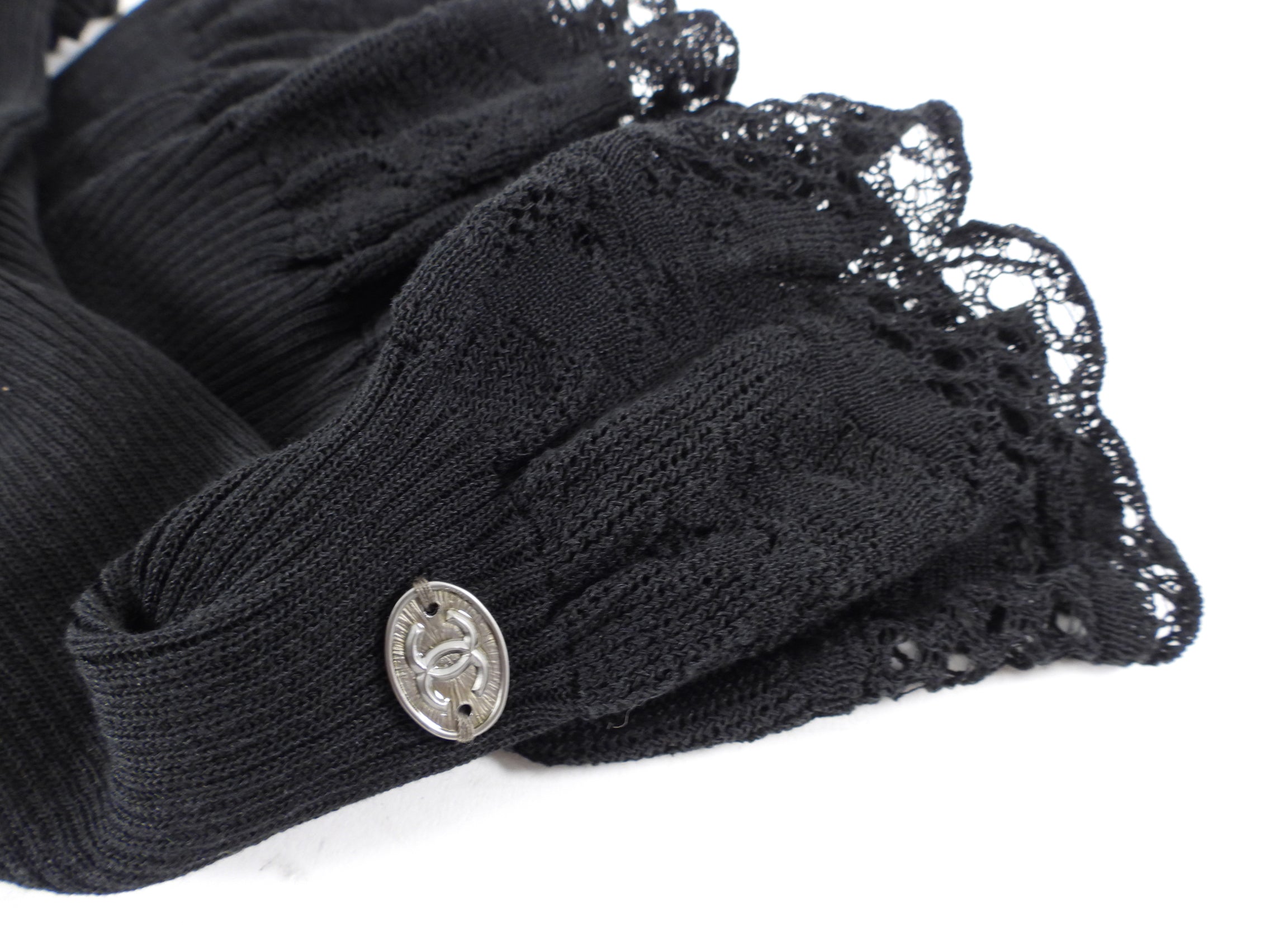 Chanel 06P Black Rib Knit Top with Lace Hem - Size FR42 (US 8/10) - Elegant Women's Fashion for Evening Parties & Date Nights