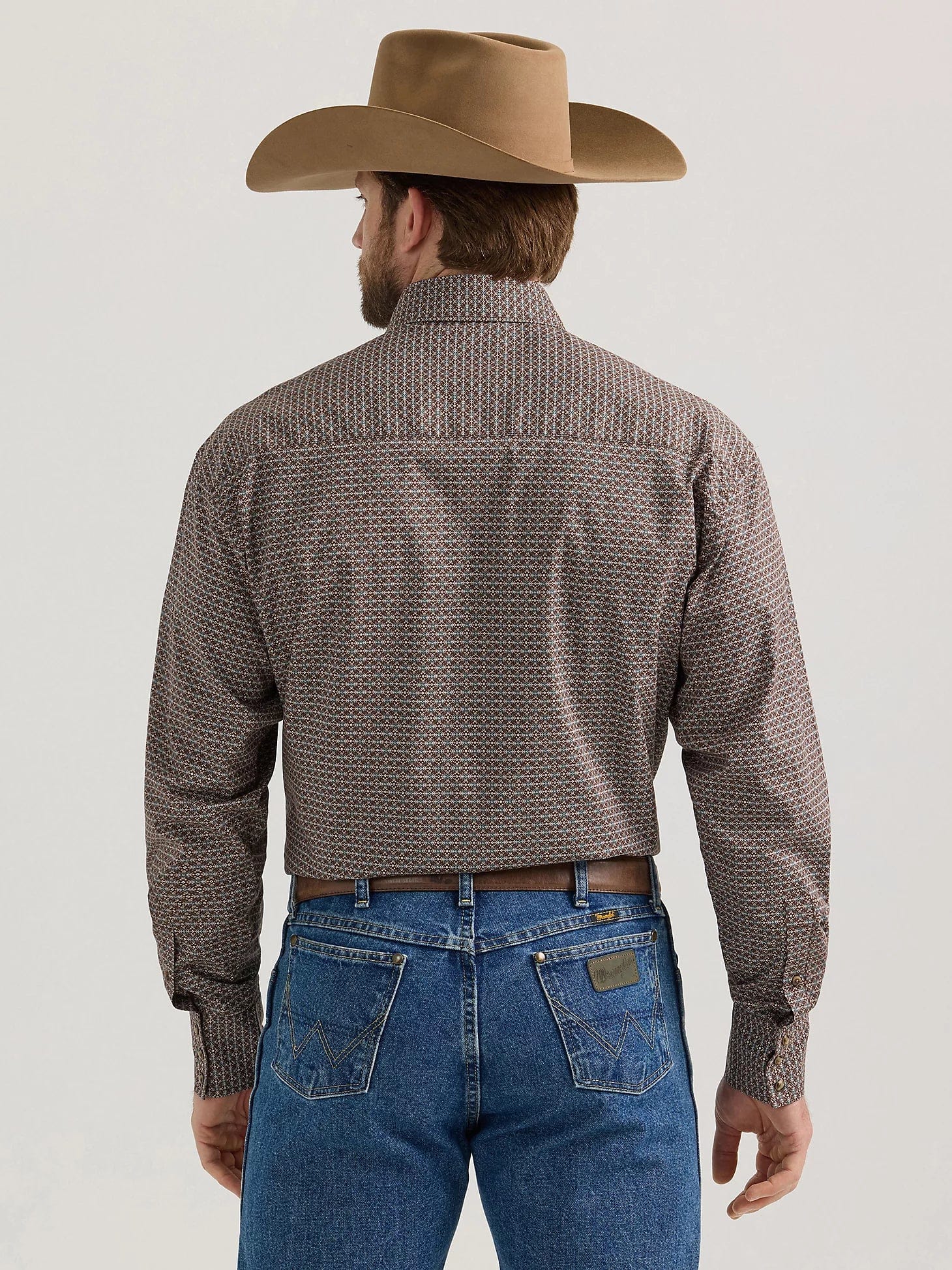 Wrangler Men's Long Sleeve Snap Shirt - Classic Walnut Plaid Western Shirt for Casual Wear, Outdoor Adventures & Country Style Fashion