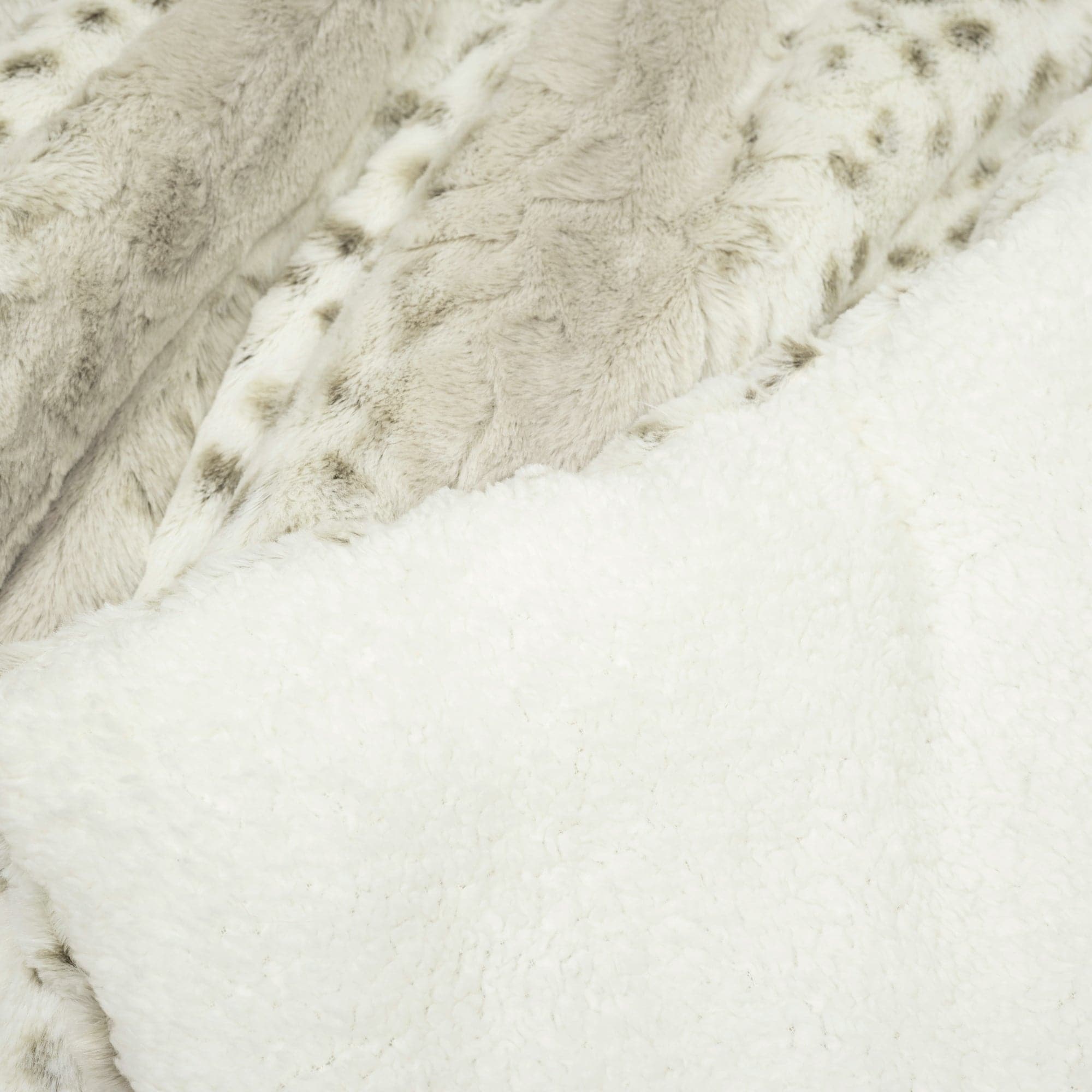 Leopard Print Faux Fur Comforter Set - 3 Piece King/Queen Size Bedding Set with Pillow Shams - Soft Luxury Animal Print Blanket for Bedroom Decor, Winter Warmth & Cozy Home Styling