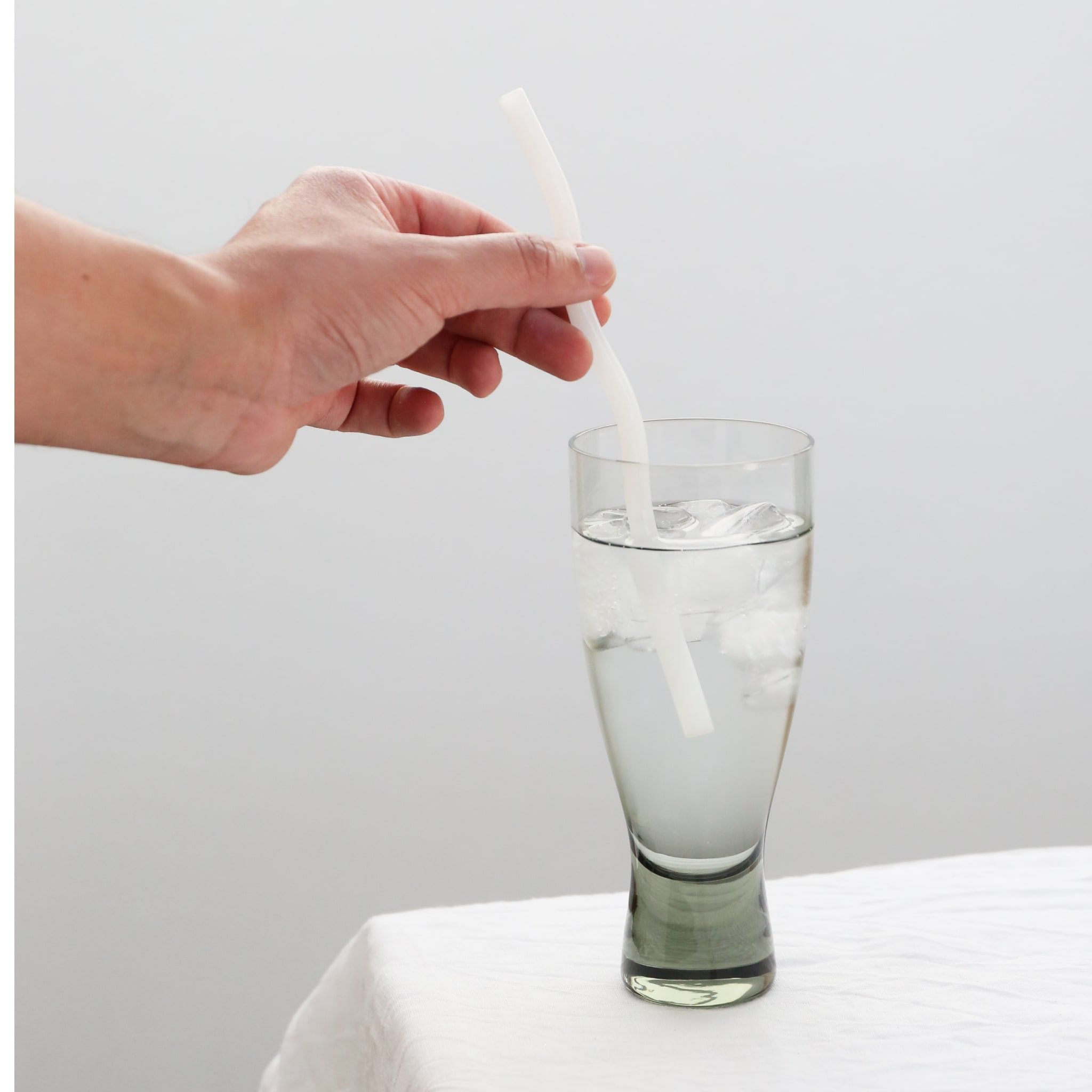 DESIGNSTU Curve Glass Drinking Straws - Set of 4 Reusable White Bendable Straws for Smoothies, Iced Coffee & Cocktails | Eco-Friendly Alternative to Plastic Straws | Perfect for Home, Office & Restaurant Use