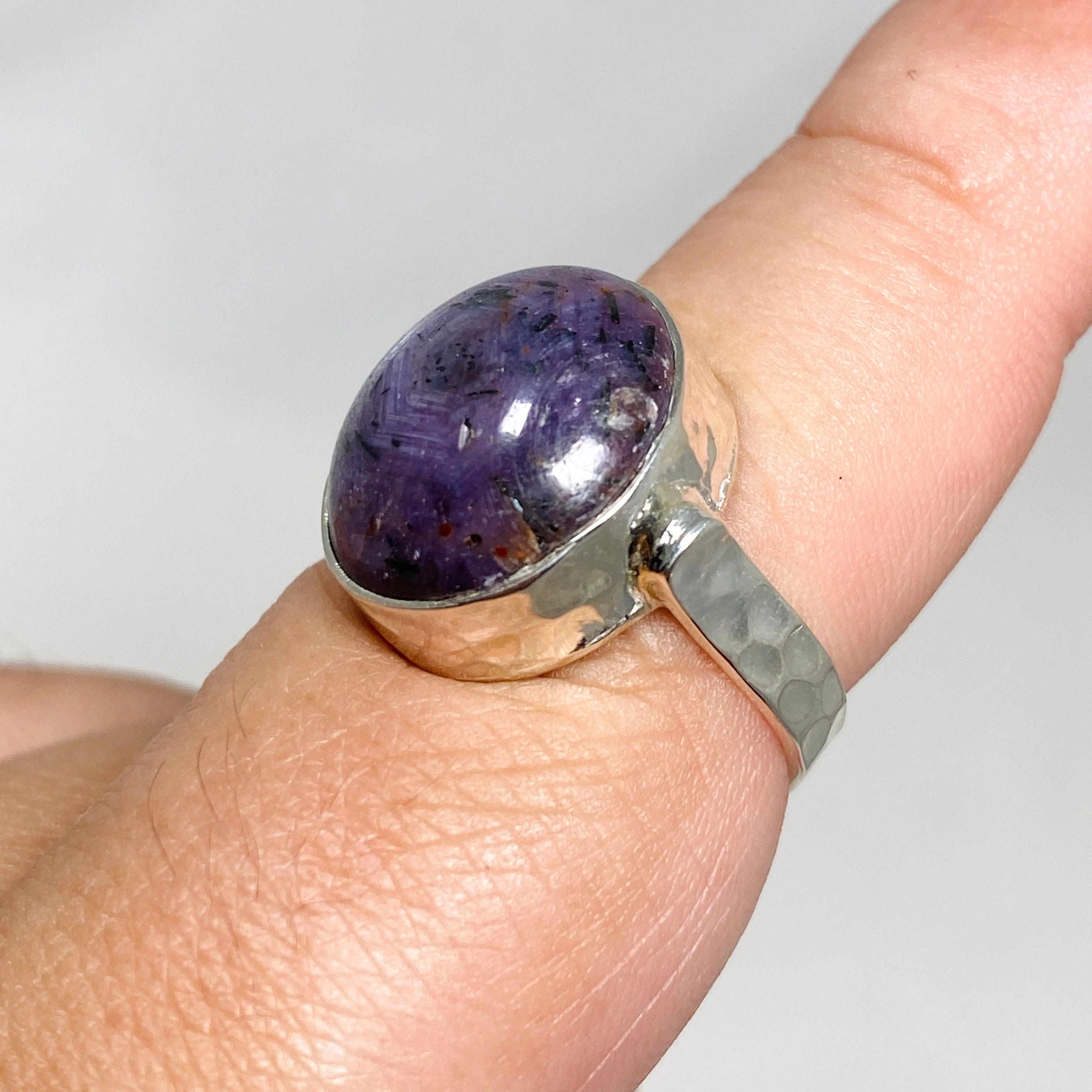 Elegant Sapphire Oval Ring with Hammered Sterling Silver Band - Size 8 (KRGJ3187) | Perfect for Engagement, Anniversary & Special Occasion Gifts
