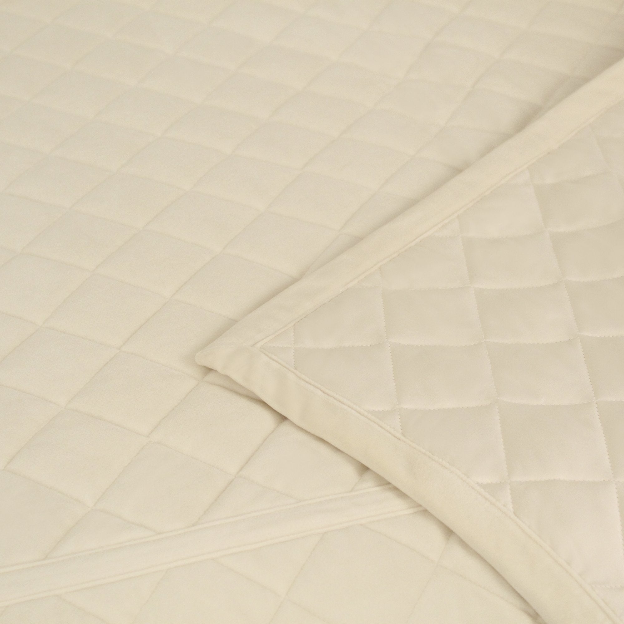 Luxury Velvet Coverlet Set - Ivory King/Queen Size - Soft & Breathable Bedding for Cozy Nights - Perfect for Master Bedroom & Guest Room Decor