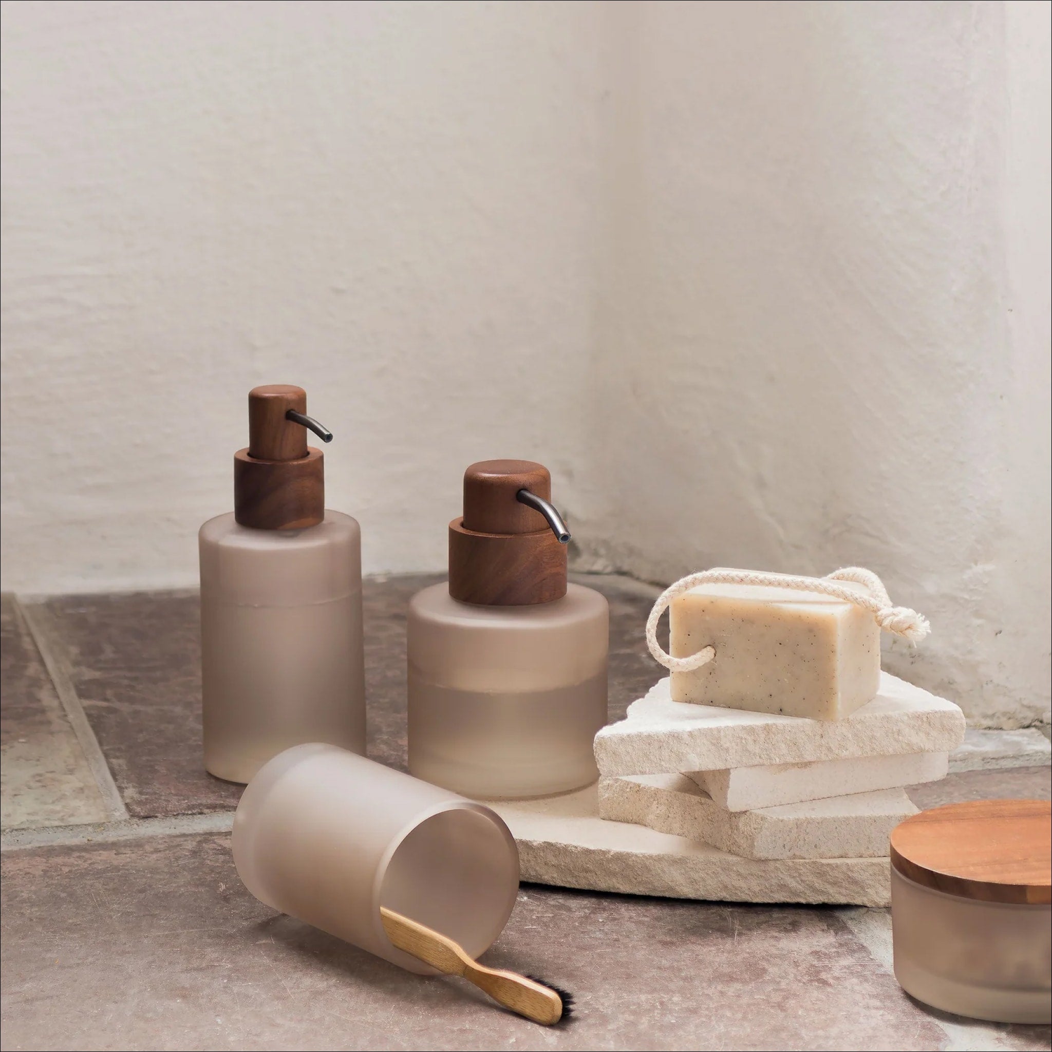 METTE DITMER Toothbrush Holder with Tumbler - 10cm Height - Bathroom Organizer for Countertop Storage | Perfect for Small Spaces, Kids Bathrooms & Travel Essentials