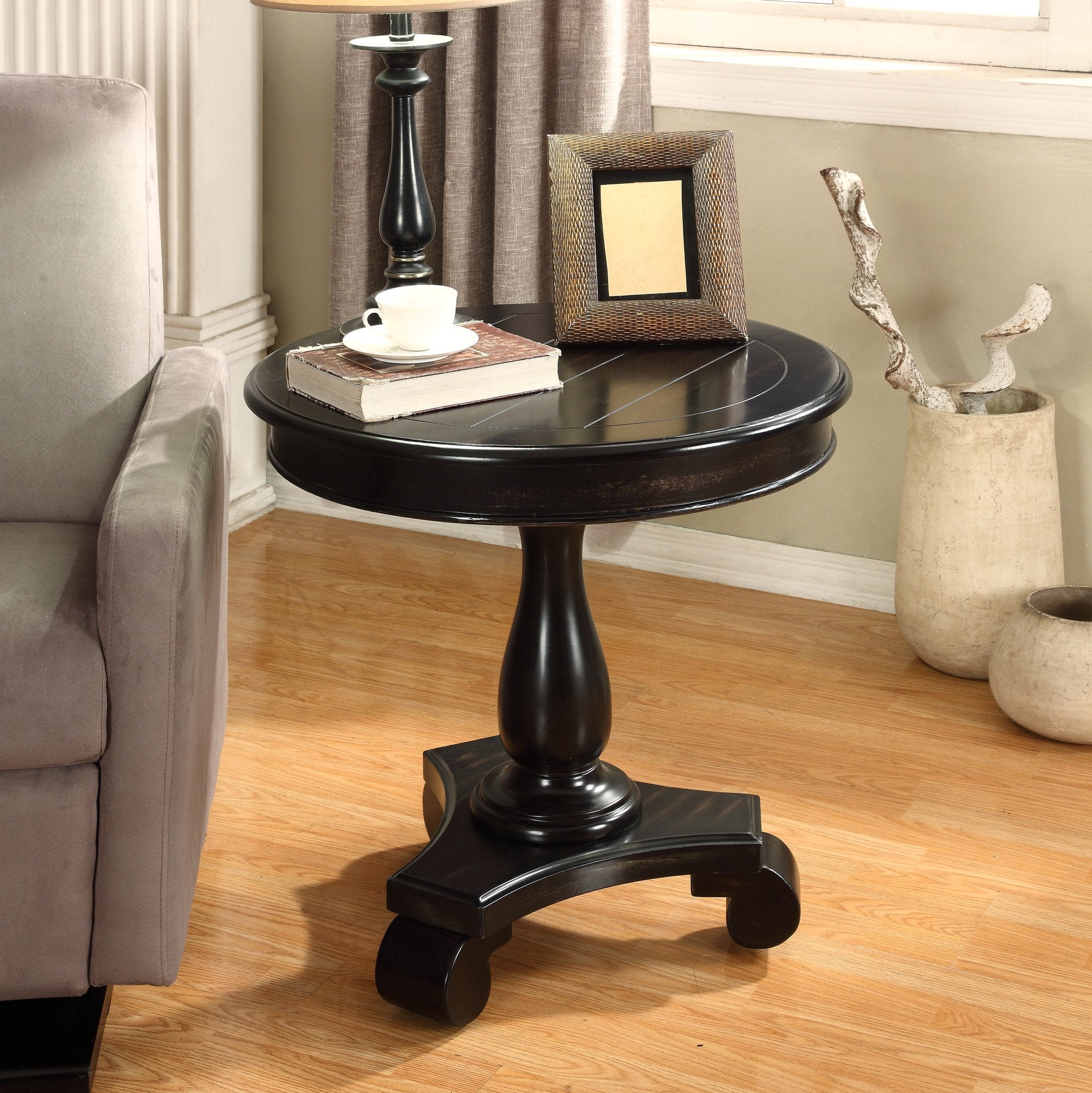 Roundhill Furniture Rene Round Wood Pedestal Side Table - Natural Wood Accent Table for Living Room, Bedroom & Patio - Perfect End Table for Coffee, Books & Decor