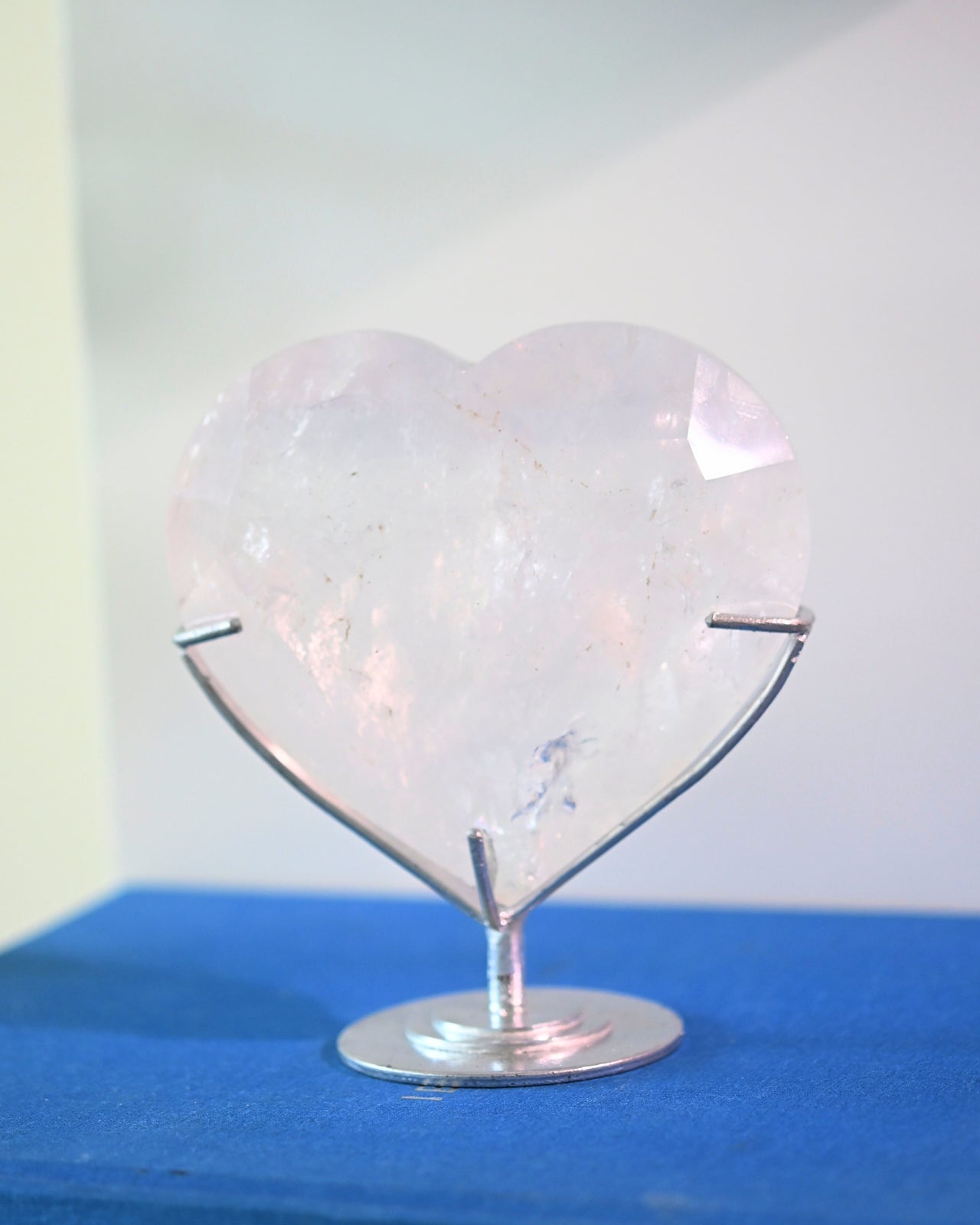 Natural Clear Quartz Heart Crystal on Stand - Healing Stone for Meditation, Reiki & Home Decor | Perfect for Spiritual Gifts, Yoga Spaces & Energy Cleansing