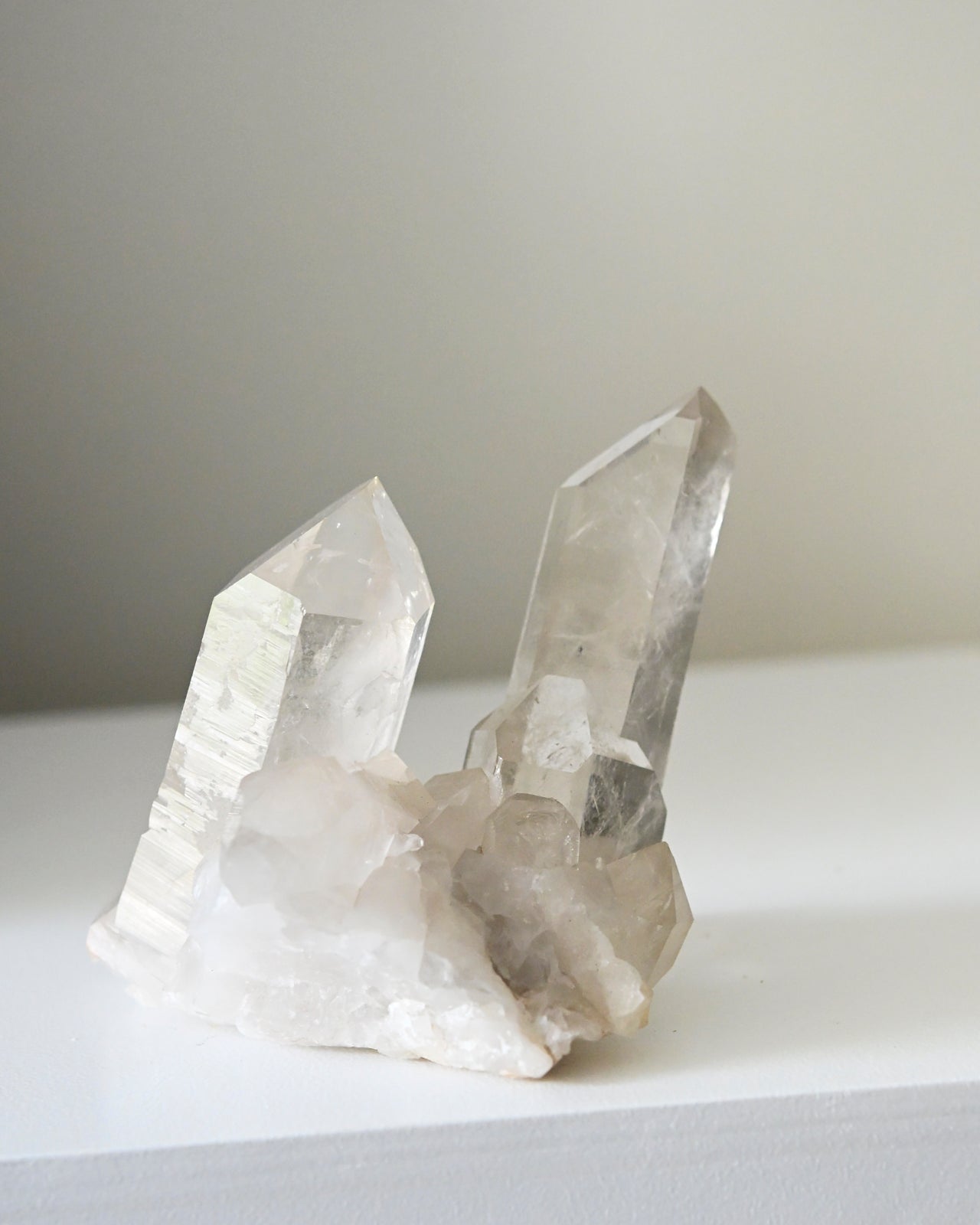 Natural Quartz Crystal Cluster - 1.6lbs Healing Stone for Meditation, Reiki & Home Decor | Raw Mineral Specimen for Spiritual Healing, Energy Cleansing & Gift Giving