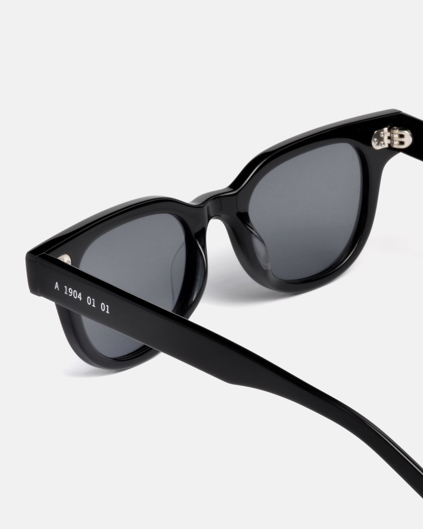 Akila Legacy Polarized Sunglasses for Men & Women - UV Protection, Classic Black Frame - Perfect for Driving, Beach & Outdoor Activities