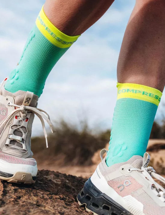 Compressport Unisex Pro Racing Socks v4.0 - Trail Running & Hiking Socks - Shell Blue/Safe Yellow - Performance Athletic Socks for Men & Women - Ideal for Marathon, Trail Running & Outdoor Sports