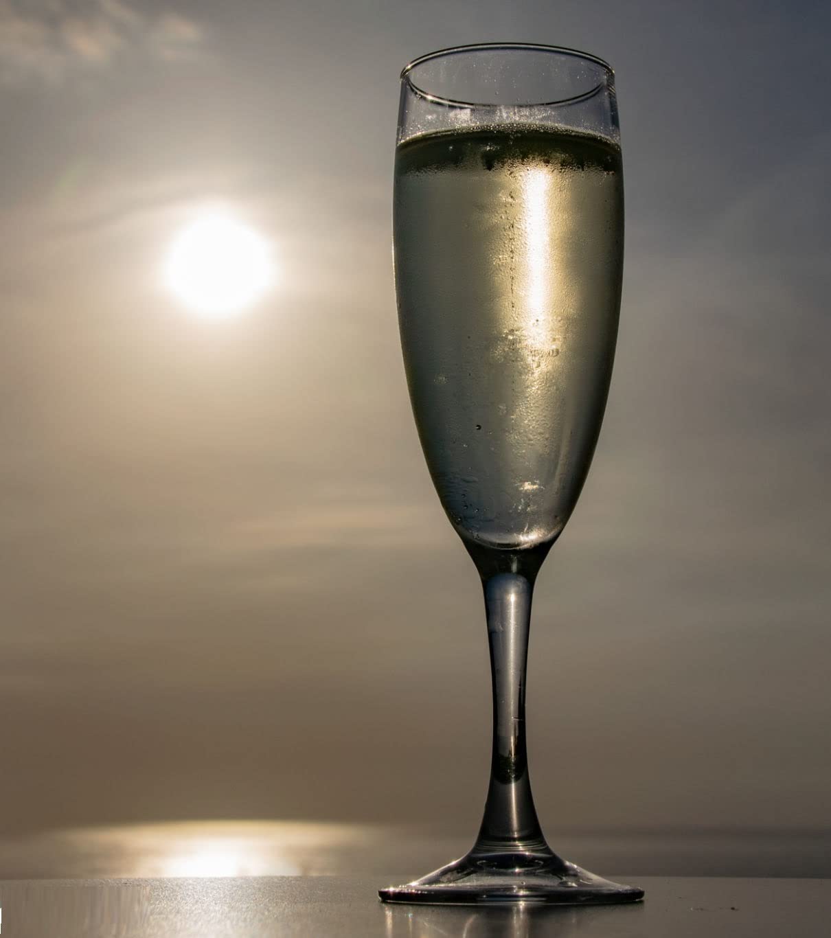 Ash & Roh® Elegant Stemmed Wine Glasses - 2 Pack (170ml Each) | Perfect for Champagne, Sparkling Wine & Cocktails | Ideal for Parties, Weddings & Romantic Dinners