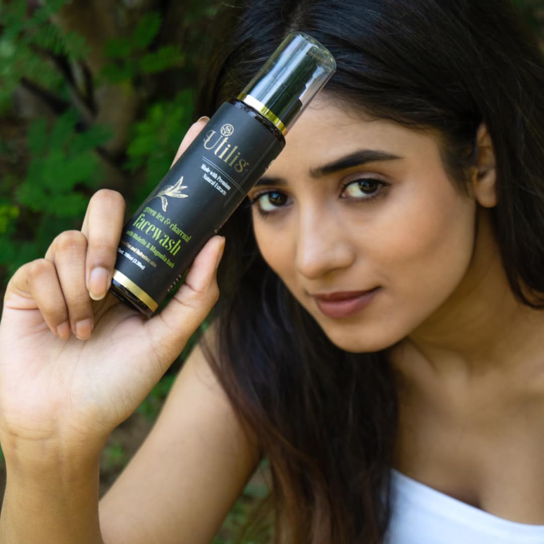 Charcoal Face Wash for Oily Skin - Deep Cleansing, Tan Removal & Anti-Pollution - Green Tea & Menthol Infused - 100ml - Suitable for Men & Women - Perfect for Daily Skincare Routine & Post-Workout Refreshment