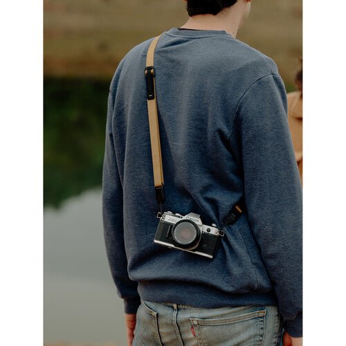 Peak Design Leash (Coyote) - Premium Camera Strap for DSLR & Mirrorless Cameras - Secure & Comfortable for Travel & Outdoor Photography
