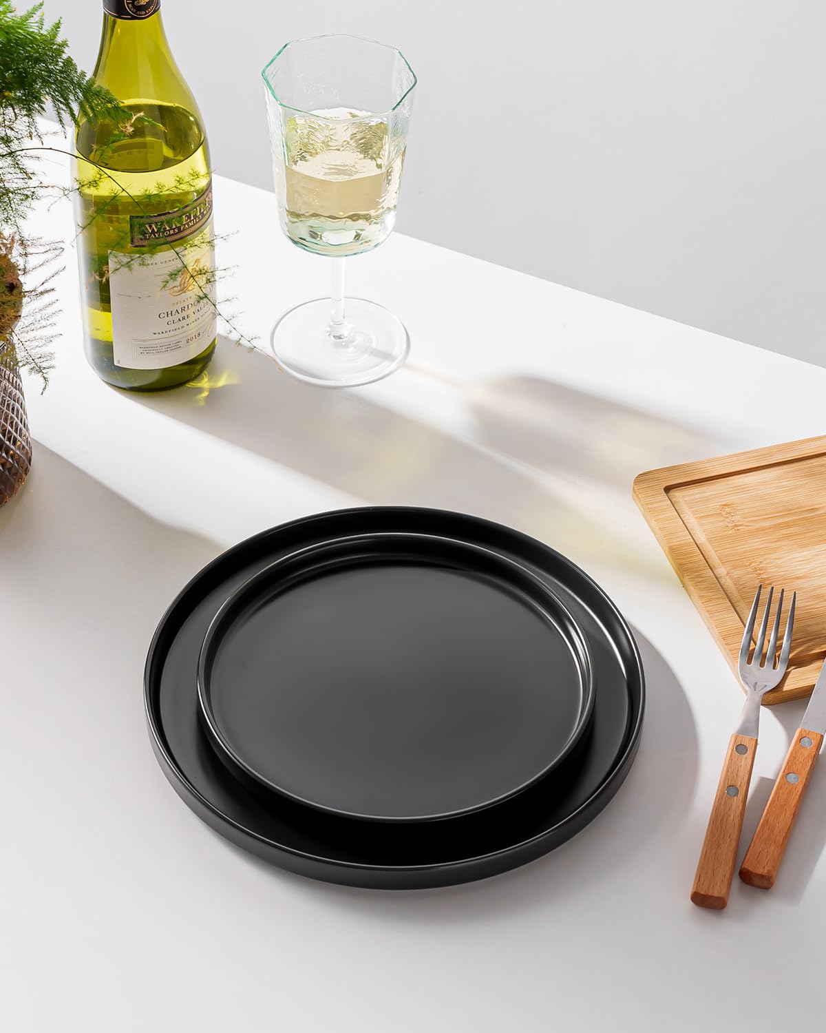 Premium Onniyor Porcelain Dinner Plates Set - 8 Inch Round Scratch-Resistant Plates for Dessert, Salad & Serving | Microwave, Oven & Dishwasher Safe (Set of 6, Black) | Perfect for Dinner Parties, Restaurants & Everyday Dining
