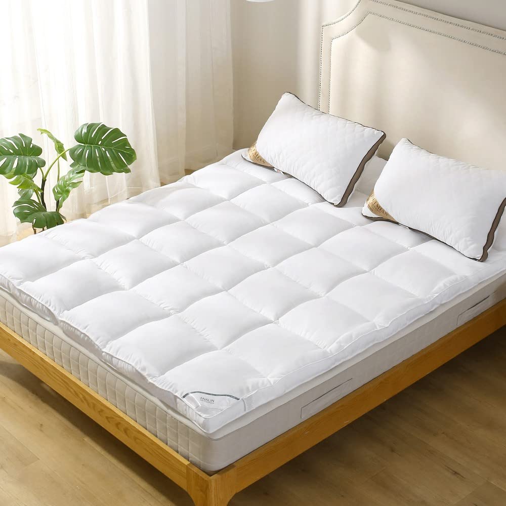 Queen Size Mattress Pad - Soft Quilted Fitted Mattress Topper with Anchor Bands for 8-21 Inch Mattresses | Breathable Fluffy Pillow Top Cover | Perfect for Bedroom Comfort, Guest Rooms & Dorm Essentials