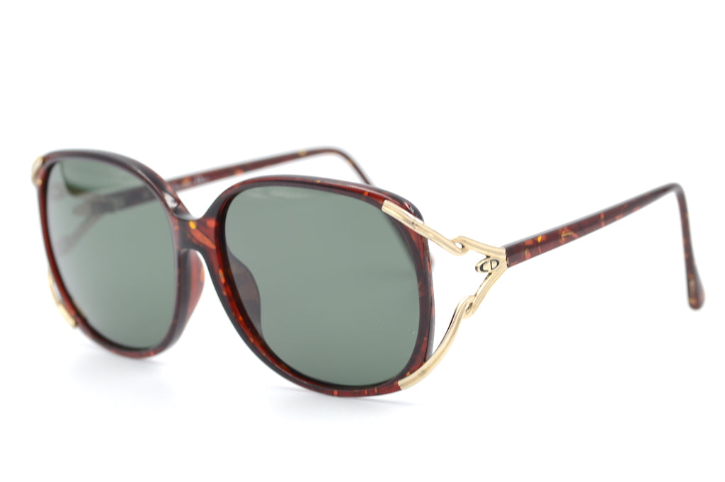 Christian Dior 2689 30 Sunglasses - Luxury Designer Shades for Women - UV Protection & Fashion Statement - Perfect for Beach, Driving & Outdoor Activities