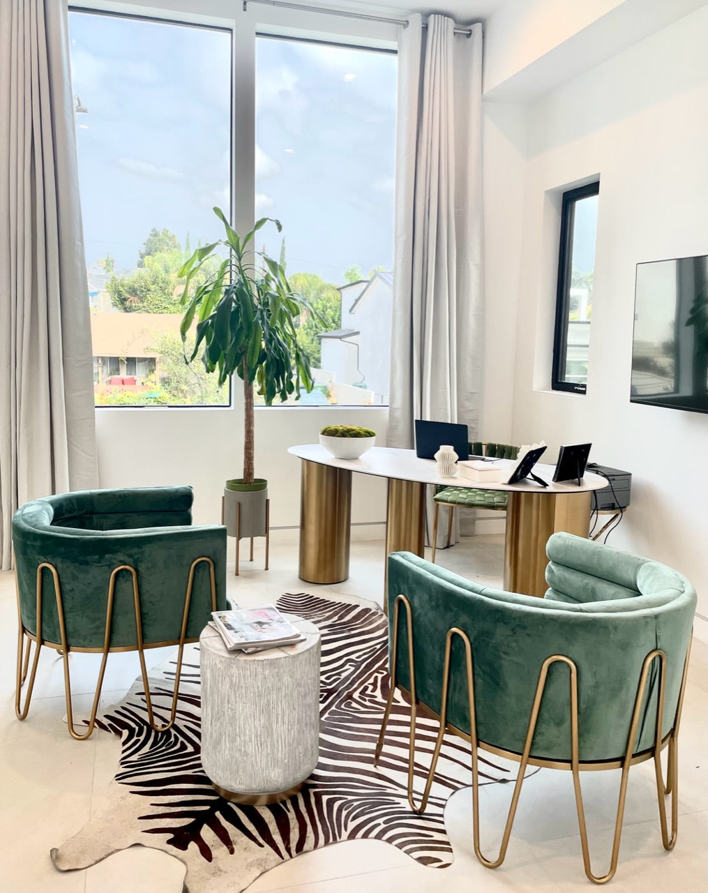 Alexa Green Barrel Chair - Modern Accent Armchair for Living Room, Bedroom & Office - Comfortable Upholstered Lounge Chair with Sturdy Frame - Perfect for Relaxing, Reading & Decorating