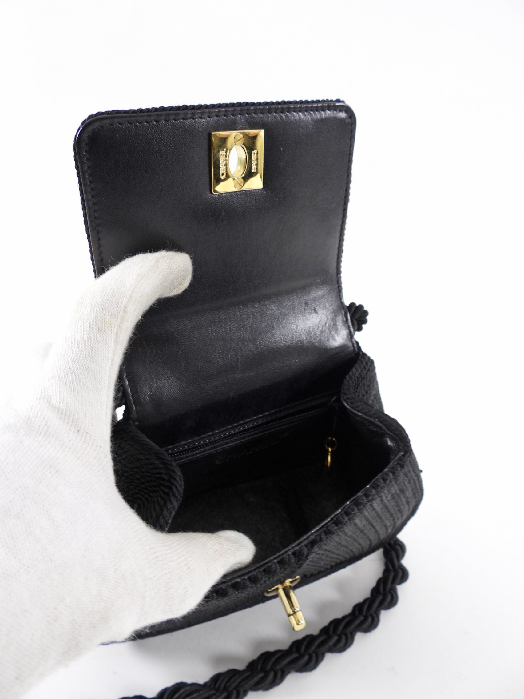 Chanel Vintage 1997 Limited Edition Black Leather CC Turn Lock Shoulder Bag - Perfect for Evening Events & Luxury Collectors