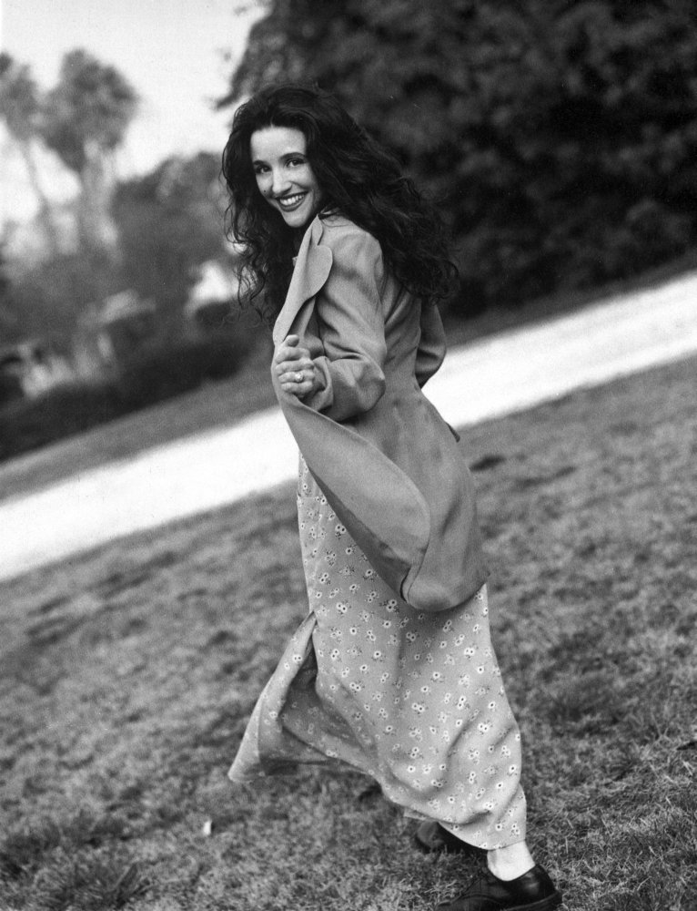 Julia Louis-Dreyfus 8x10 Photo Print - High Quality Celebrity Wall Art for Home Decor, Office Display, or Gift Giving