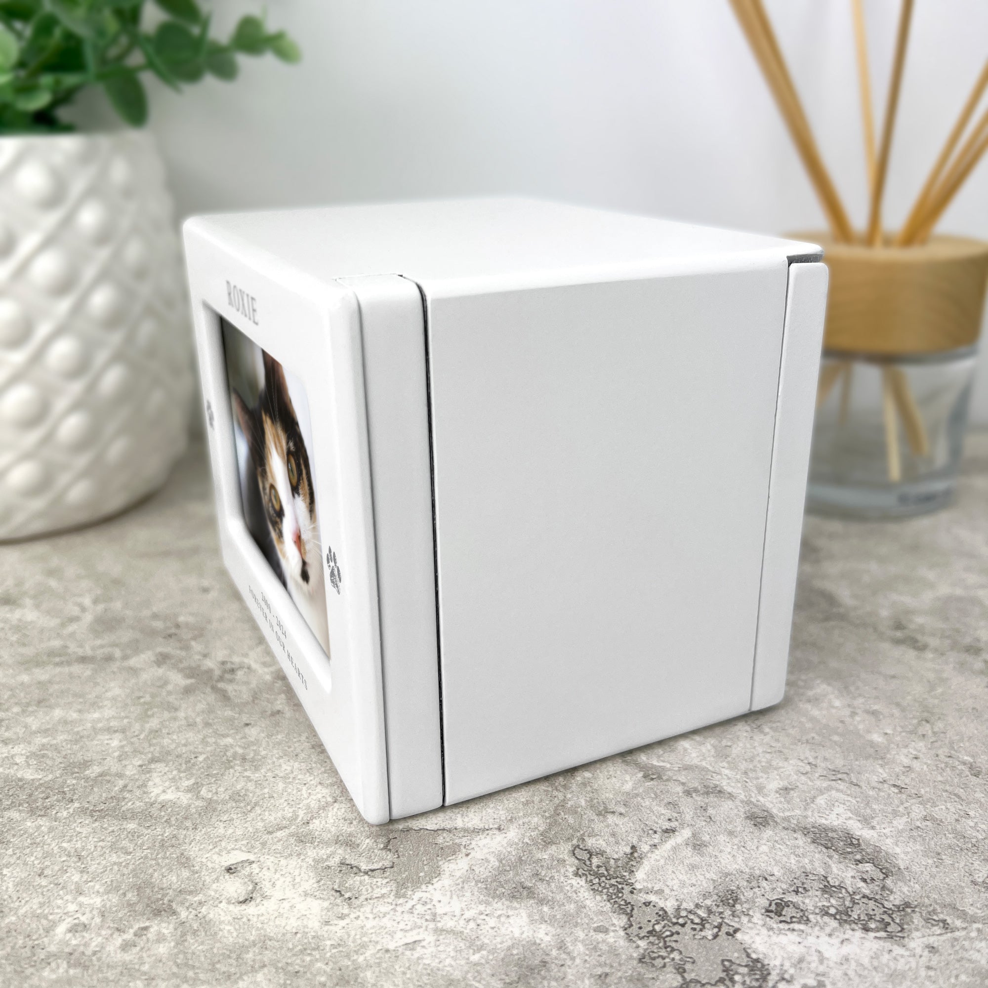 Personalized Paw Prints Heart Pet Urn for Ashes - Holds 0.51 Litres (9.5x6cm Photo Frame) - Memorial Keepsake for Dogs, Cats & Beloved Pets - Perfect for Home Memorials & Pet Loss Gifts