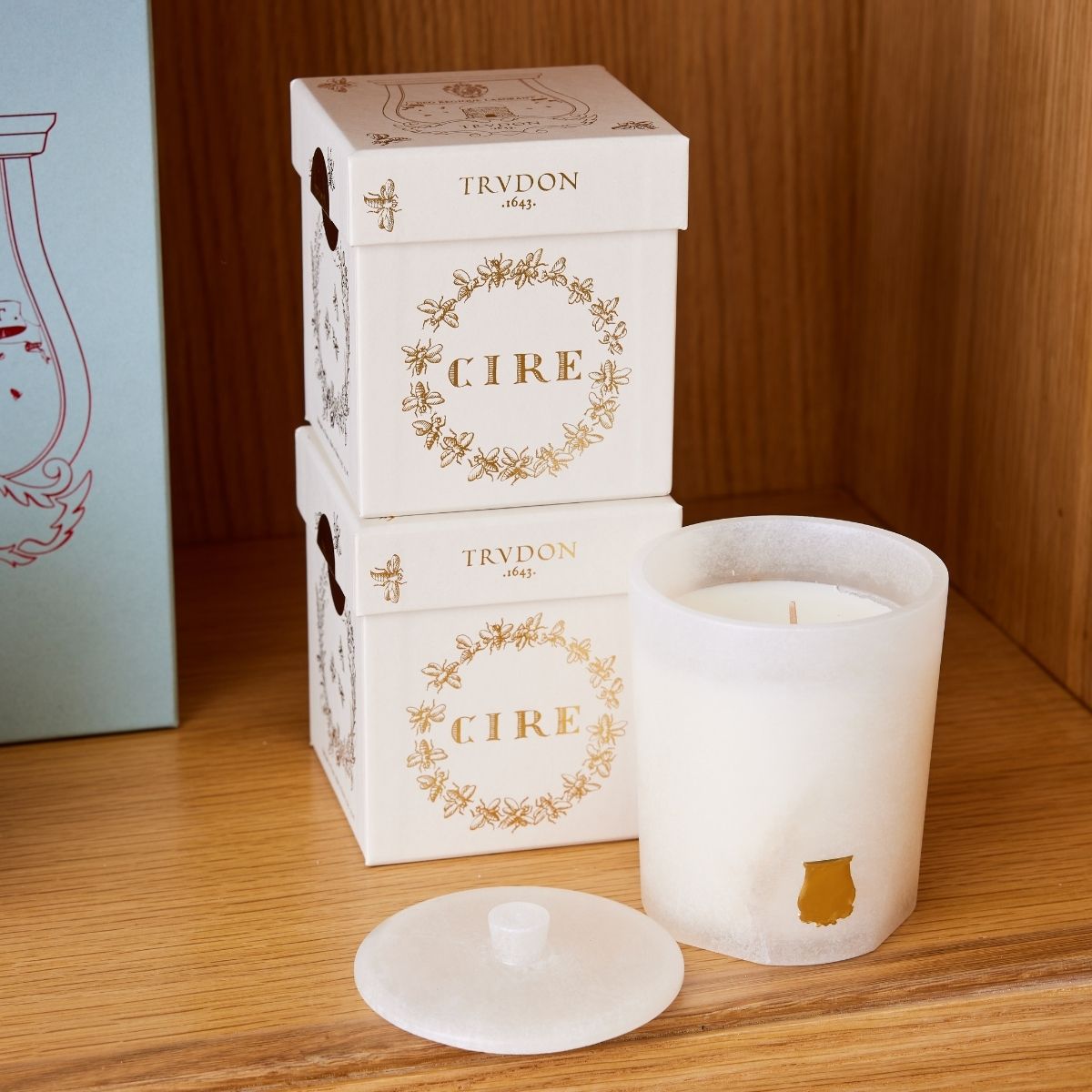Premium Ernesto Alabaster Scented Candle - Natural Soy Wax, Long-Lasting Fragrance for Home Decor, Relaxation & Romantic Ambiance - Perfect for Bedroom, Bathroom & Gift Giving