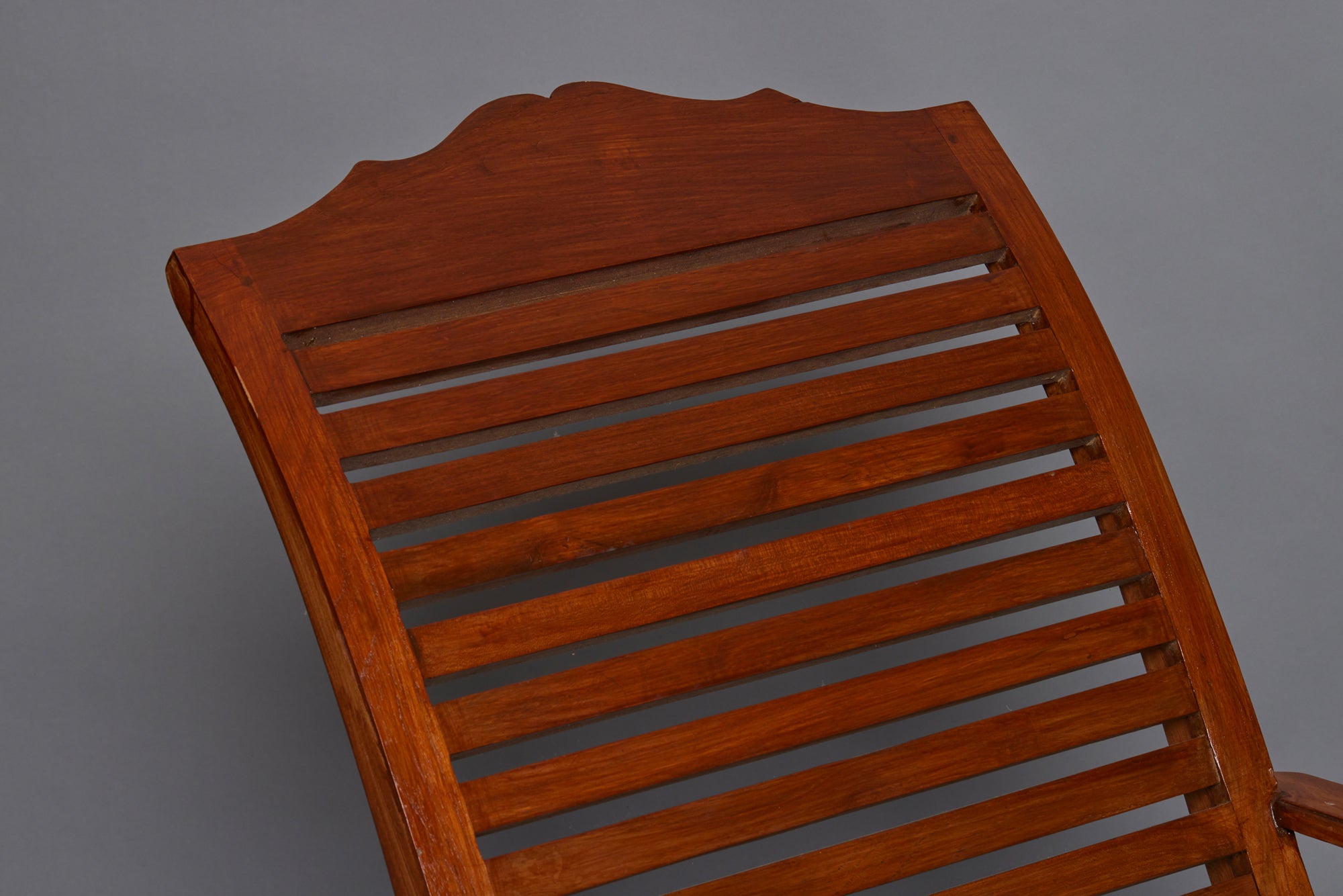 Premium Teak Wood Lounge Chair - Handcrafted in Java - Modern & Classic Design for Indoor & Outdoor Relaxation - Perfect for Patio, Garden, or Living Room