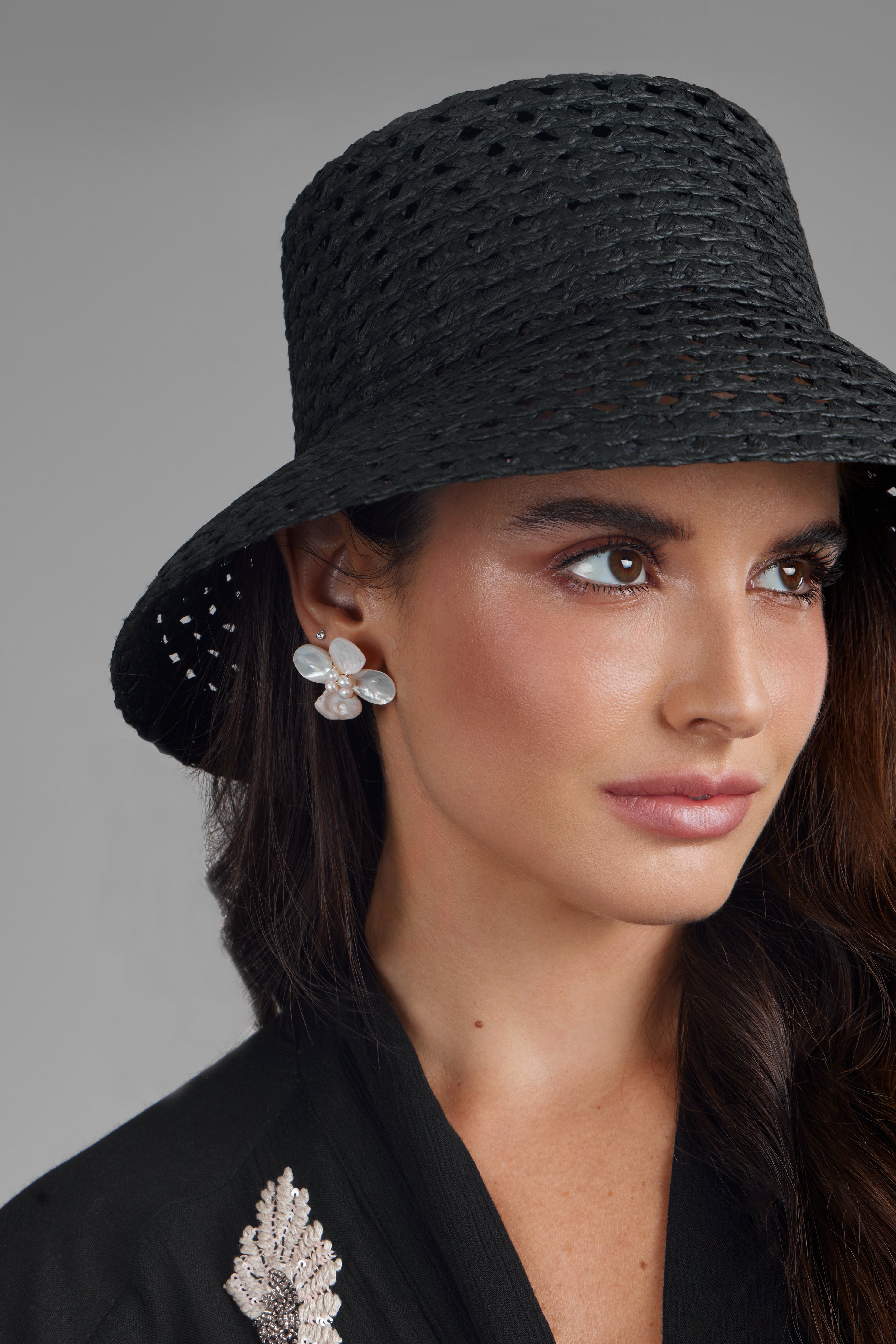 Pearl Flower Earrings for Women - Elegant Floral Pearl Stud Earrings for Wedding, Party & Everyday Wear