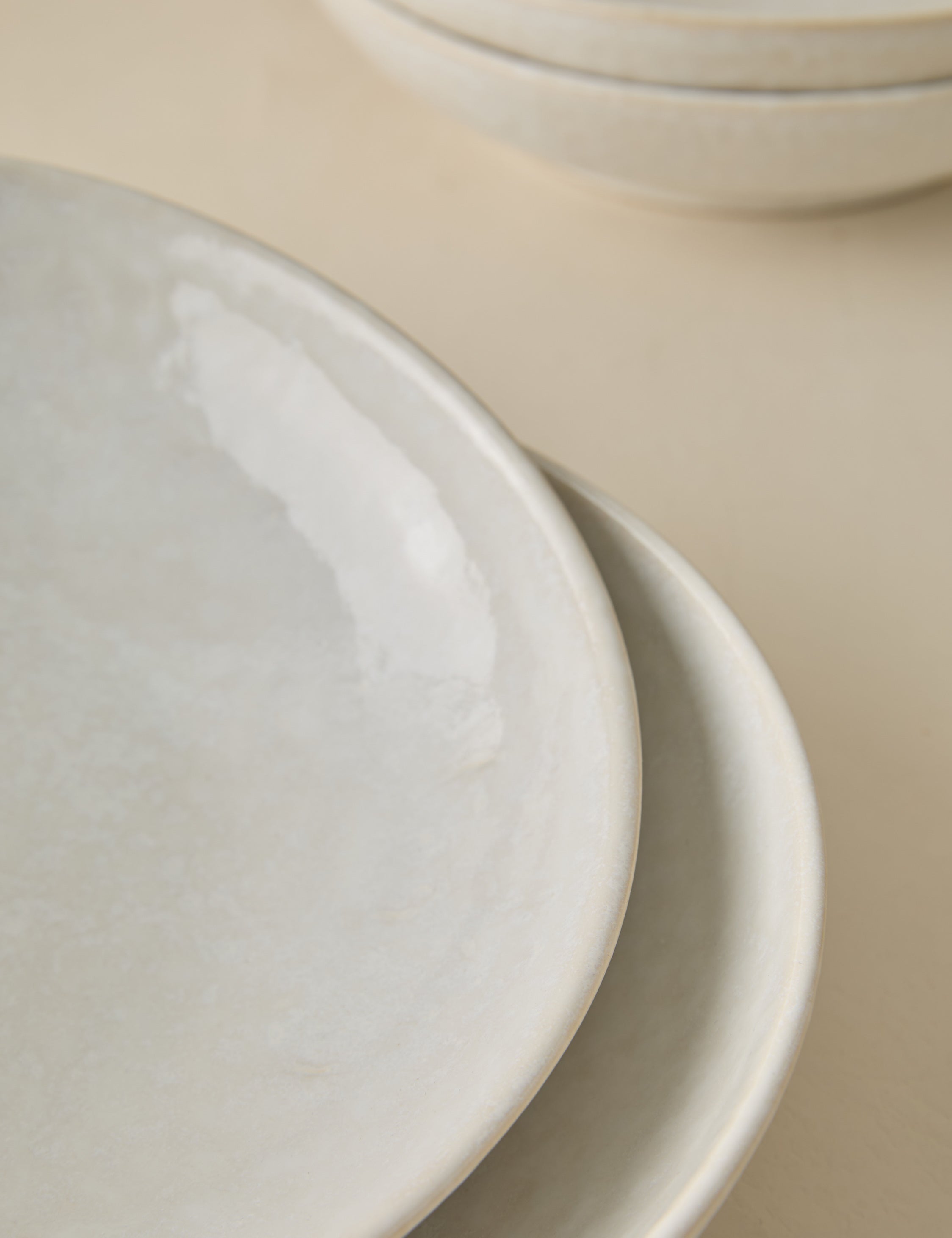 Geneva Stoneware Dinnerware Set - Elegant & Durable Ceramic Plates, Bowls & Mugs for Everyday Dining & Entertaining