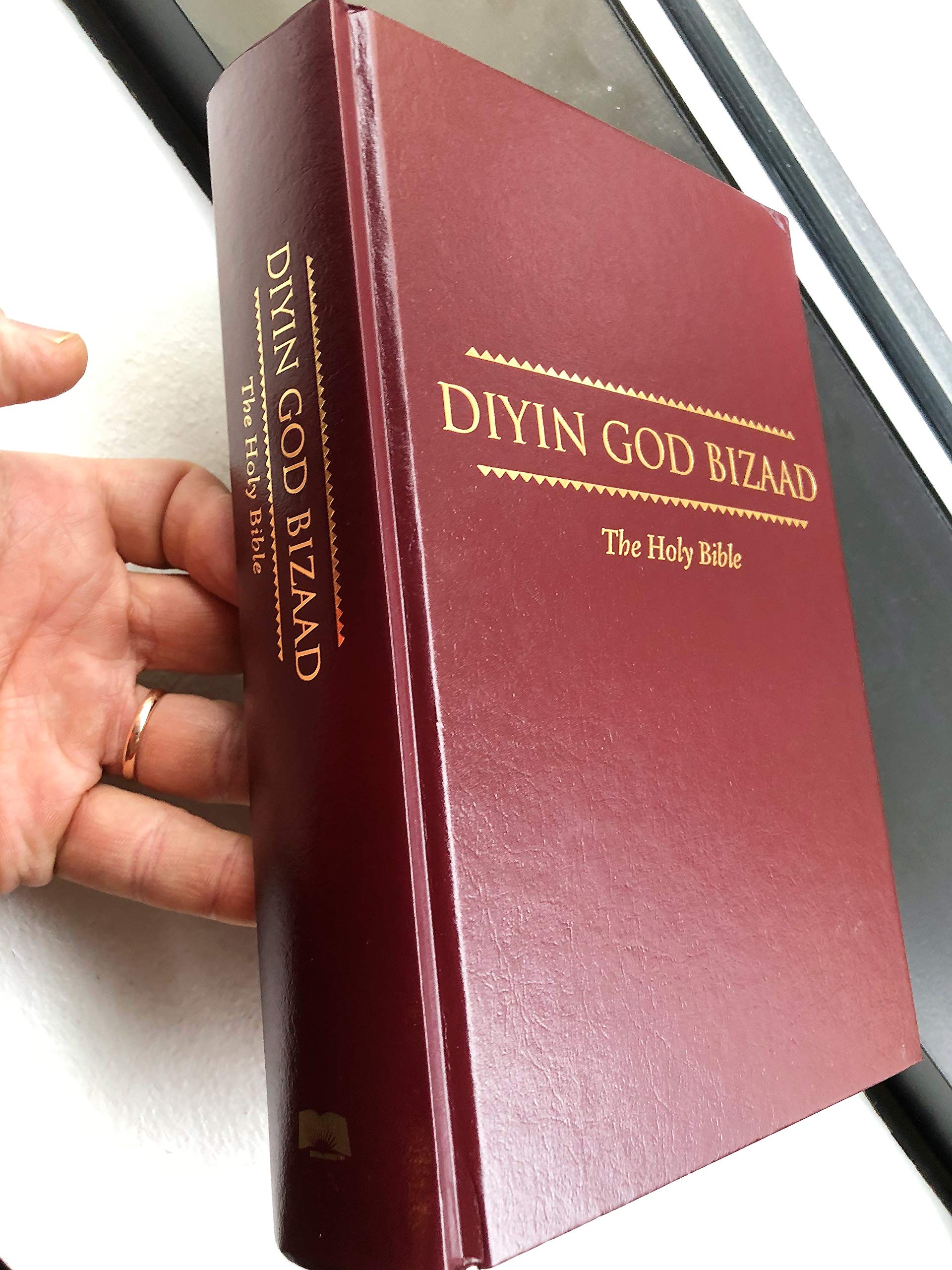 Navajo Bible - Diyin God Bizaad - Authentic Native American Scripture for Spiritual Study, Church Services & Cultural Preservation