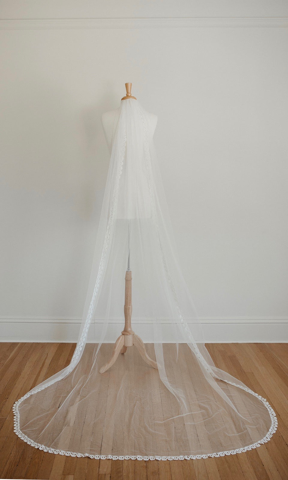 Bohdi Veil (WHSL) - Elegant Wedding Veil for Brides - Perfect for Ceremonies, Photos & Special Occasions