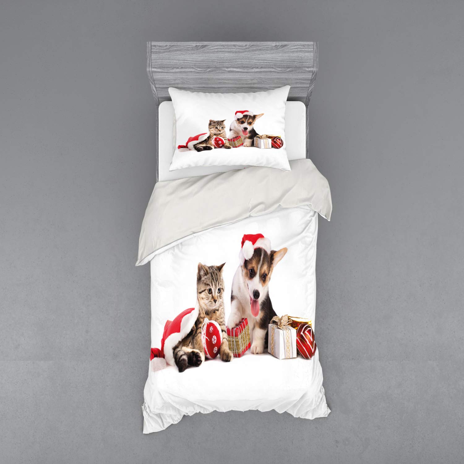 Ambesonne Christmas Duvet Cover Set - Festive Dog and Cat in Santa Hats with Gift Boxes Holiday Design, 3-Piece Bedding Set Includes Sham & Fitted Sheet, Twin Size, Red White Brown - Perfect for Christmas Decorations, Bedroom Makeover, and Cozy Winter Nights