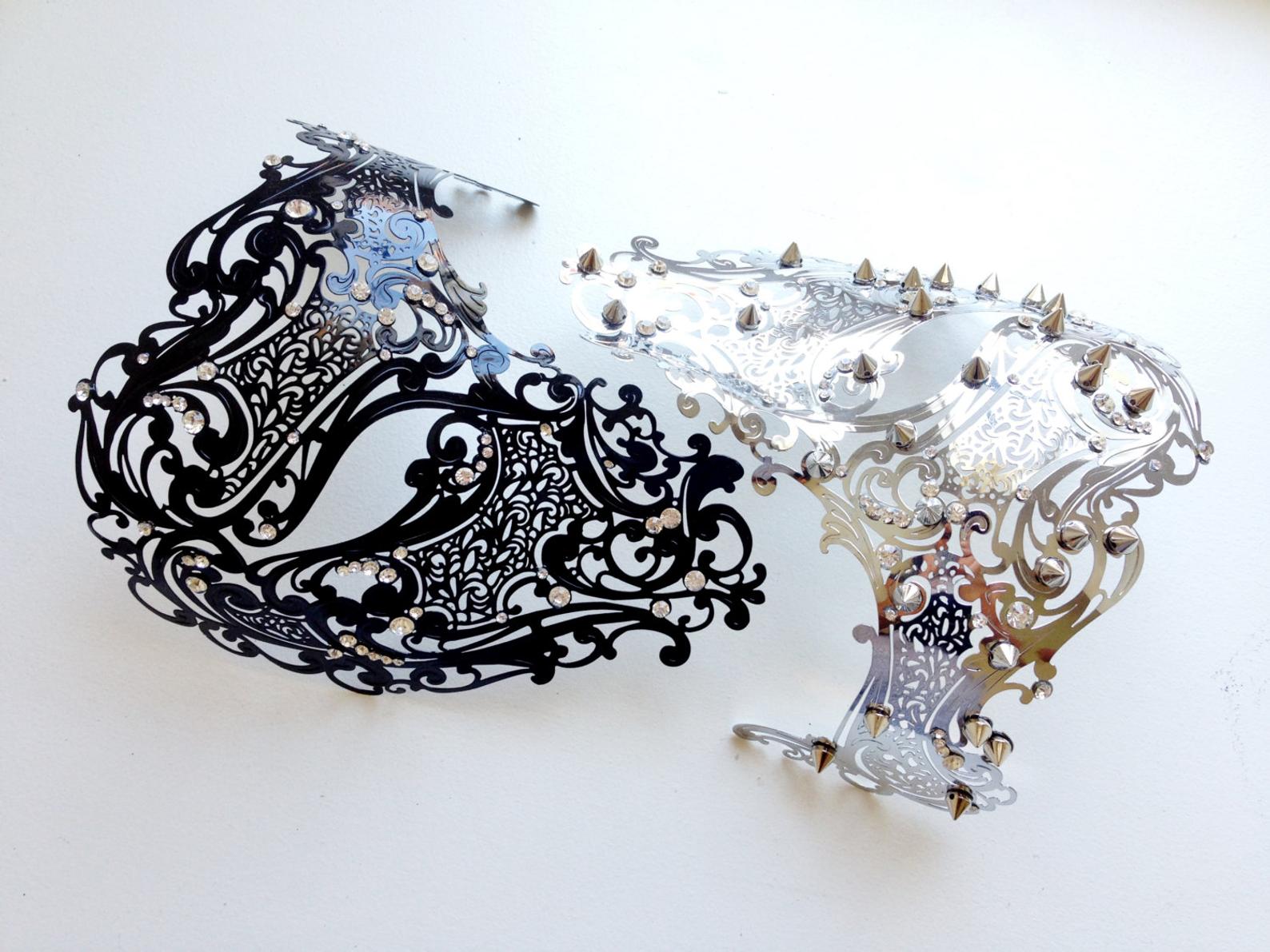 Embellished Half Face Skull Mask - Gothic Halloween Costume Accessory for Cosplay, Parties & Horror Events