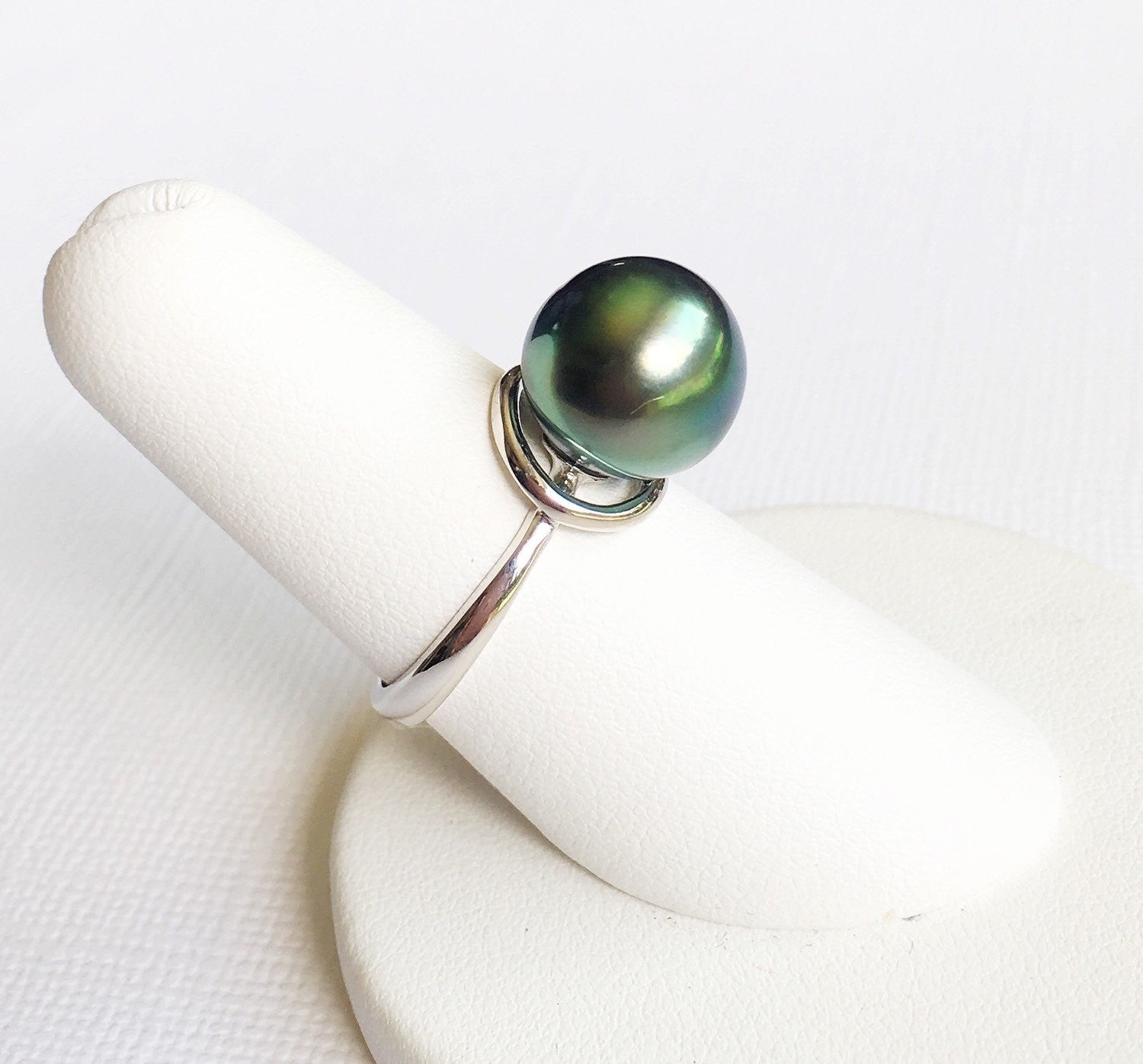 Exquisite Tahitian Pearl Teardrop Ring (R150) - Elegant Jewelry for Women, Perfect for Weddings, Parties & Special Occasions