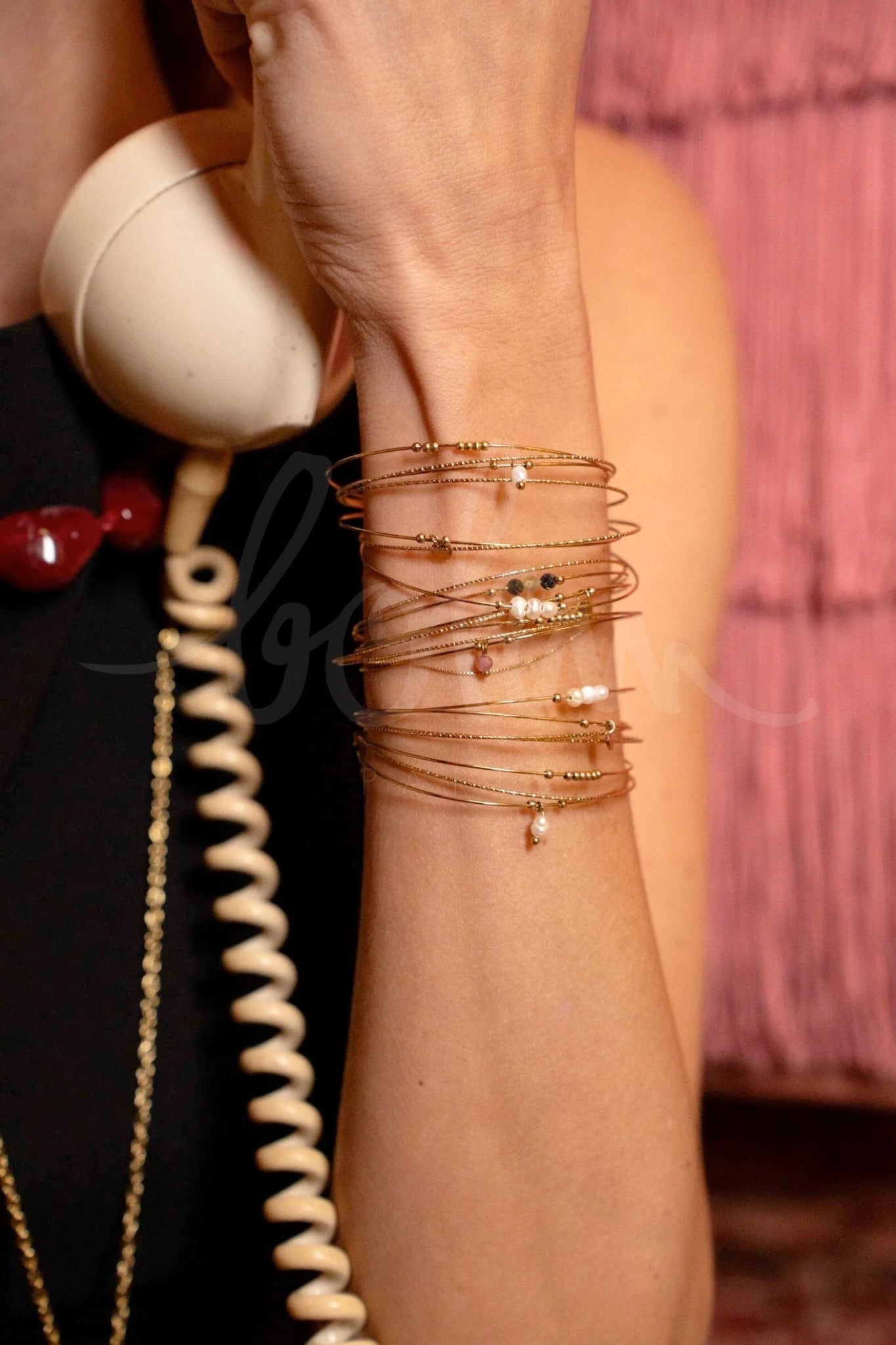 Jonc Telma 7-Ring Stackable Bracelet with Natural Stones - Smooth & Textured Bands for Women's Everyday Wear & Layering