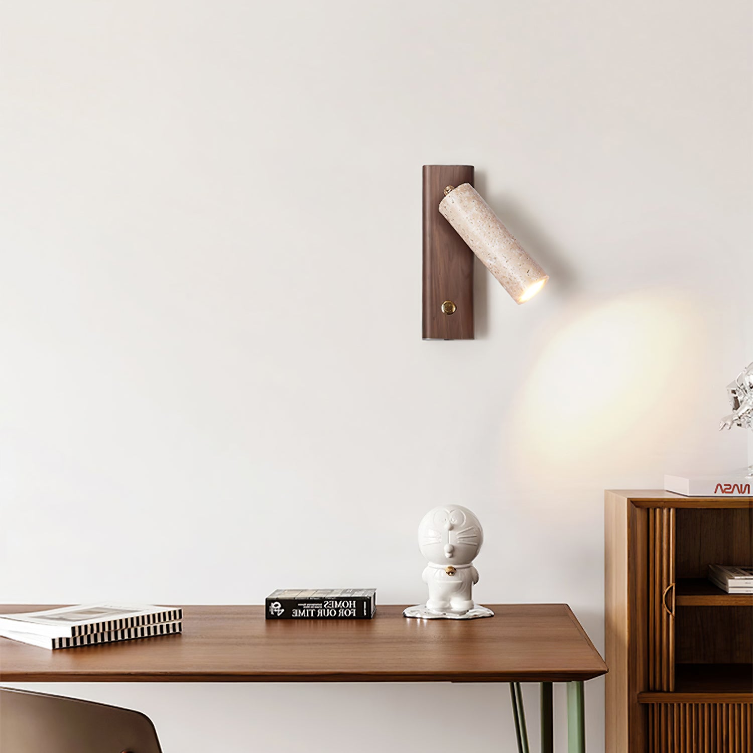 Lustra Torch Wall Lamp - Modern LED Sconce Light Fixture for Bedroom, Living Room & Hallway - Dimmable Indoor Wall Lighting for Home Decor