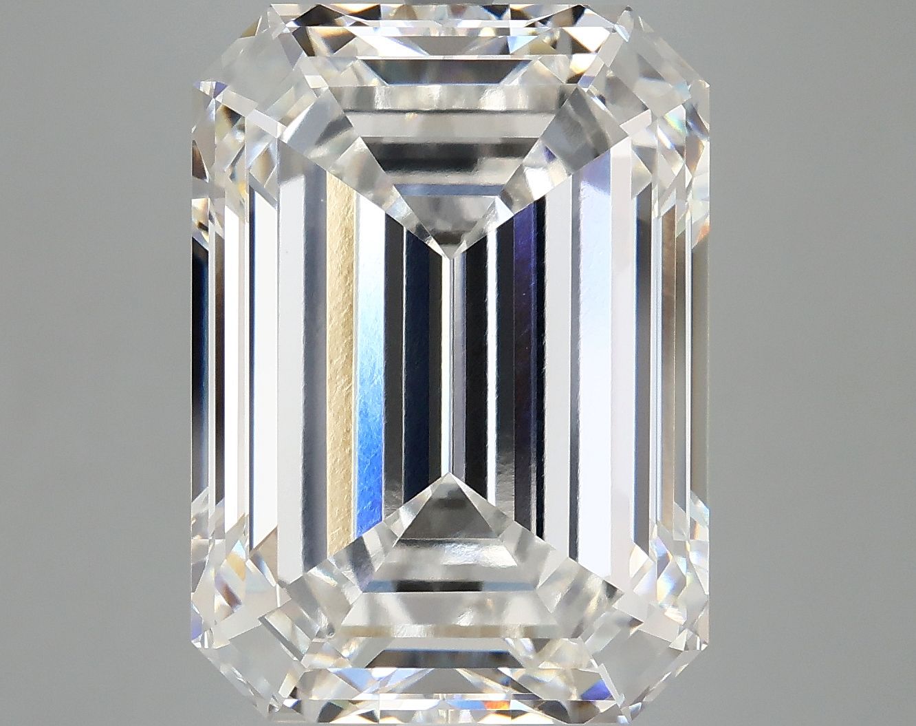 12.38 Carat E VS1 Emerald Lab-Grown Diamond - Elegant Engagement Ring & Luxury Jewelry for Special Occasions
