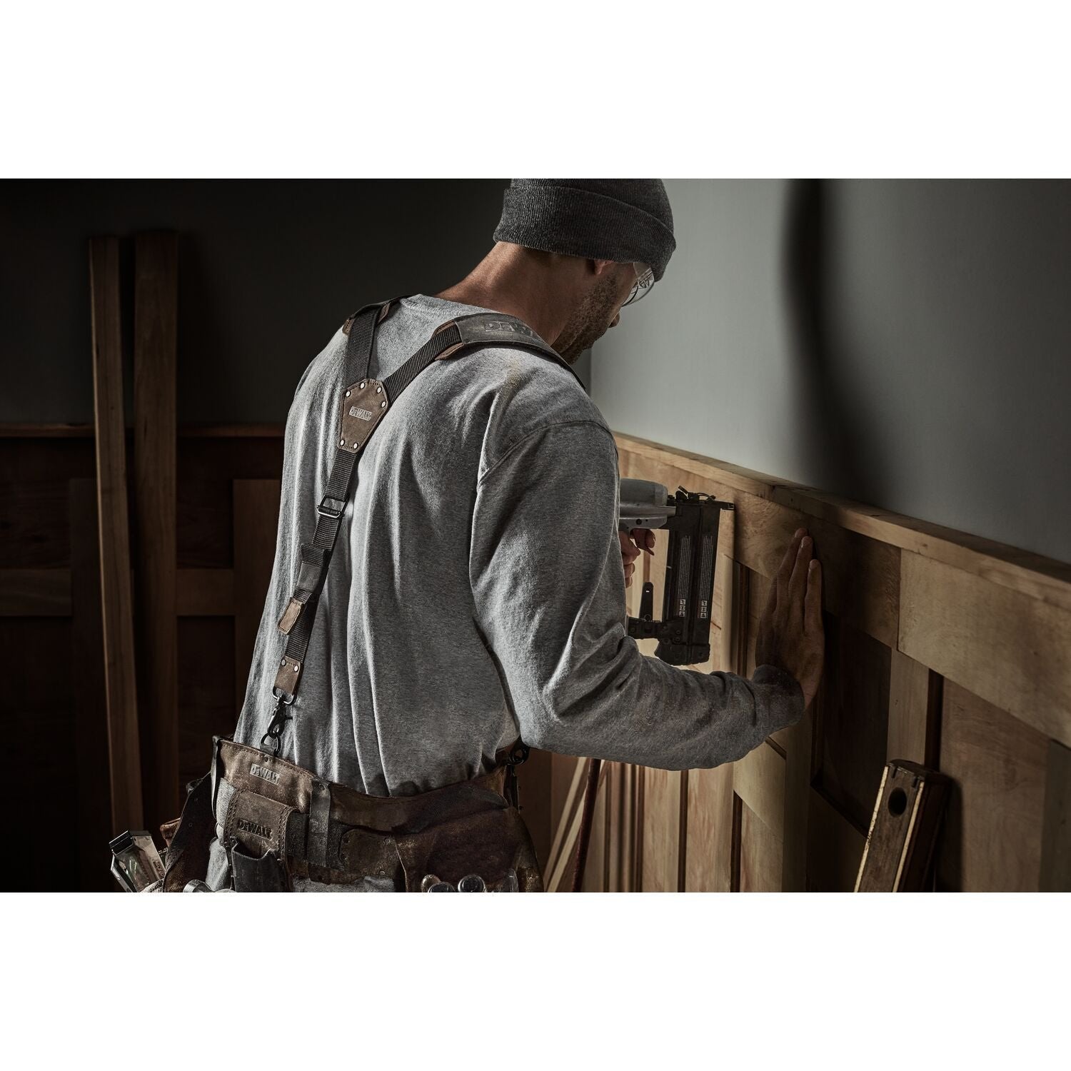 DEWALT DWST550116 Heavy-Duty Leather Suspenders for Work Pants - Adjustable Comfort for Construction & Carpentry - Perfect for Builders, Contractors & Tradesmen