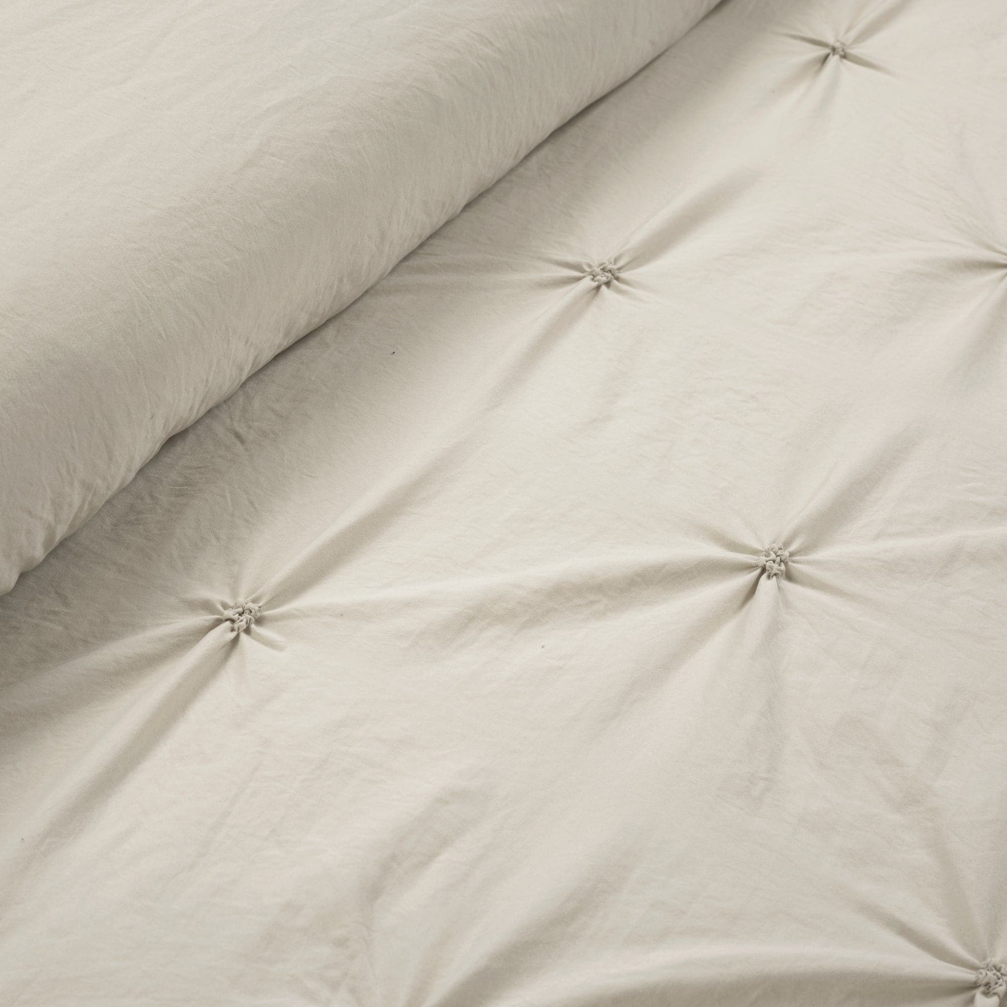 Ravello Pintuck Reversible Comforter Bed in a Bag Set - Queen Size Luxury Bedding for Master Bedroom & Guest Room | Complete Comforter, Sheet Set & Pillow Shams