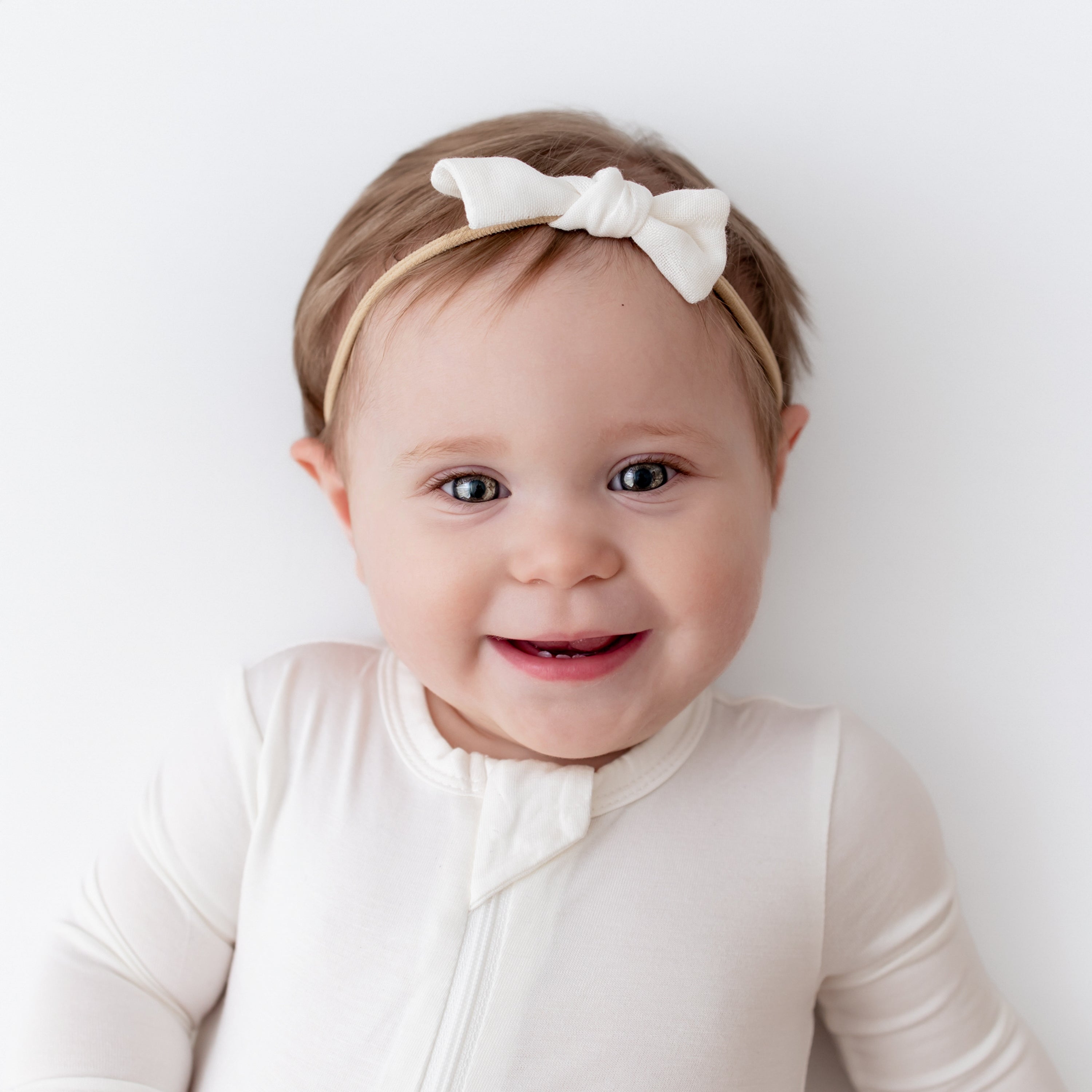 Organic Bamboo Muslin Baby Headband with Tiny Bow - Soft & Hypoallergenic for Newborns & Infants - Perfect for Photography, Baptism, and Special Occasions