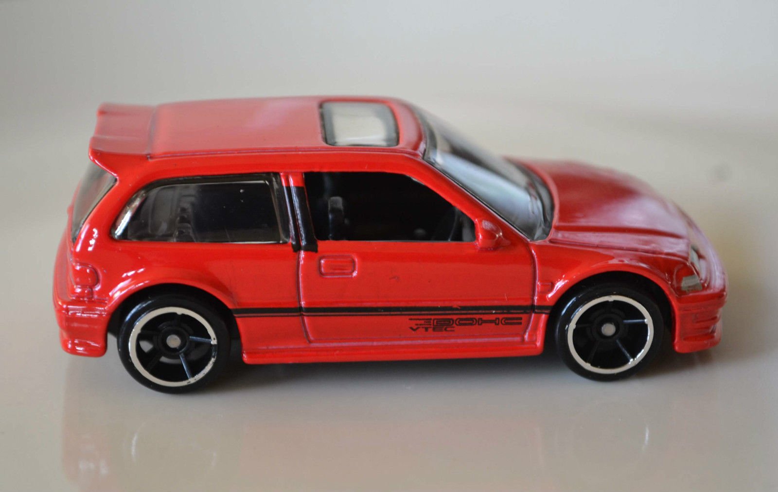 Hot Wheels 1990 Honda Civic EF Diecast Car Toy - Red Collectible Model - Perfect for Display, Gifts & Car Enthusiasts