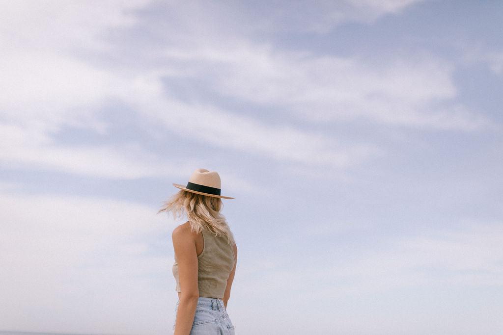 Stylish Panama Fedora Hat for Men & Women - Breathable Straw Summer Sun Hat for Beach, Travel & Outdoor Activities