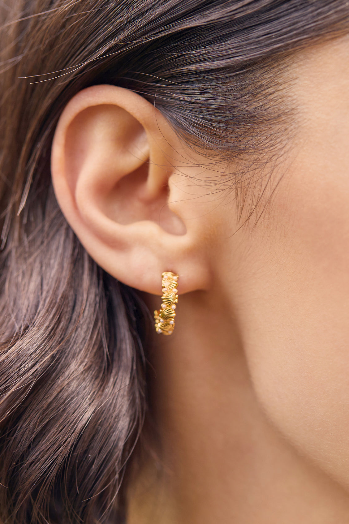 Pearl Scallop Hoop Earrings for Women - Elegant Shell-Shaped Pearl Dangle Earrings | Perfect for Weddings, Parties & Special Occasions