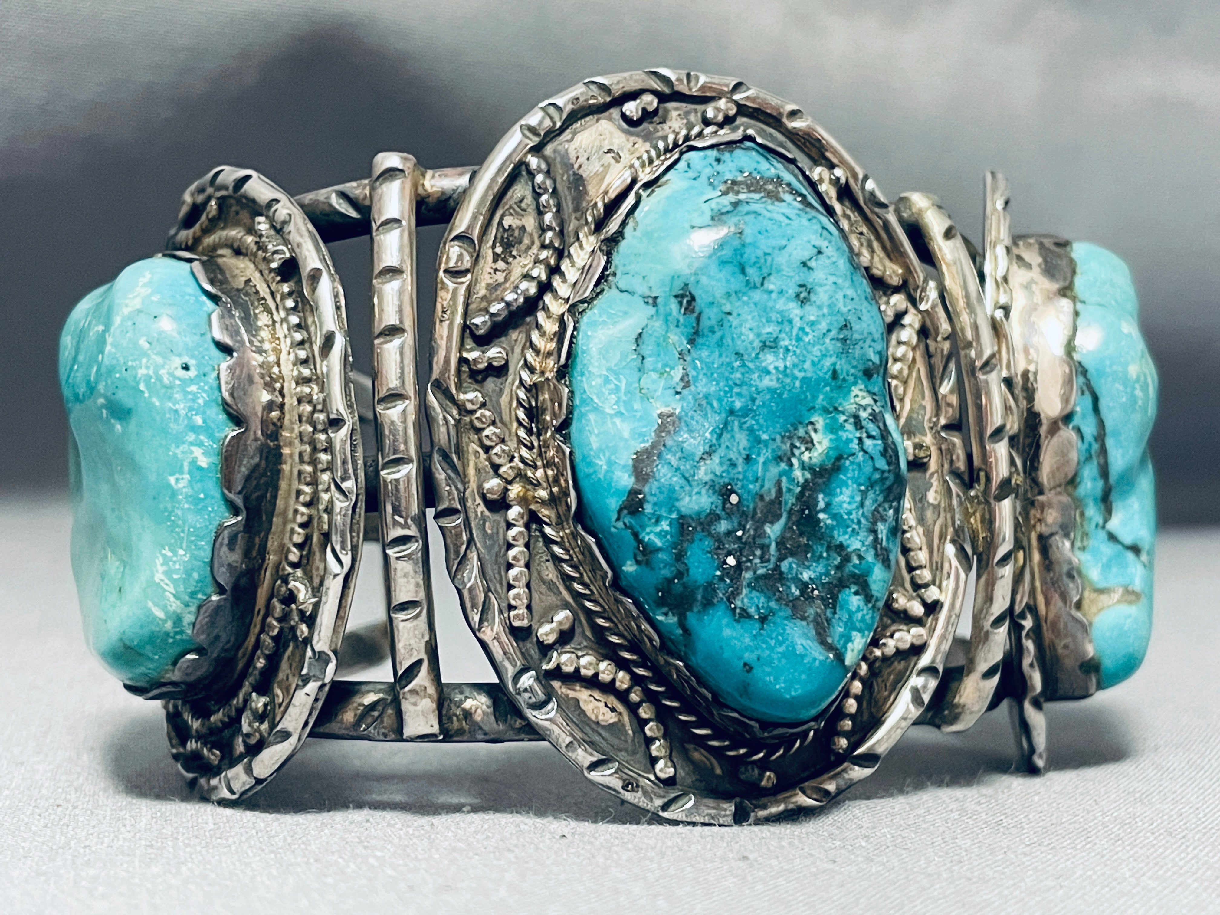 122 Gram Vintage Navajo Turquoise Sterling Silver Bracelet - Authentic Native American Jewelry for Women, Handmade Tribal Art - Perfect for Boho Fashion, Gift Giving & Special Occasions