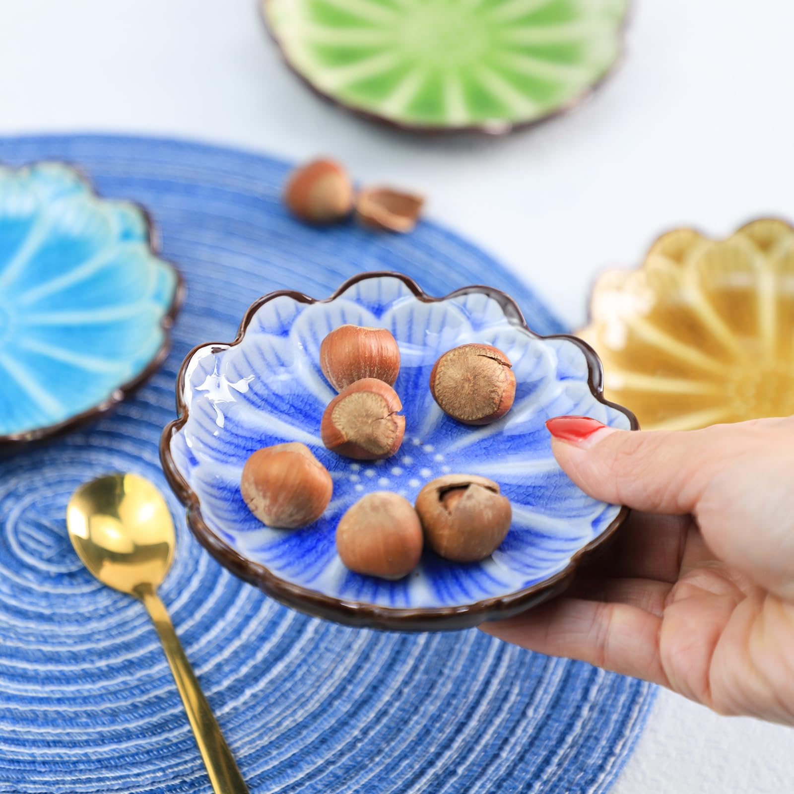 Gaolinci 4-Inch Lotus-Shaped Ceramic Condiment Dishes - Perfect for Tea Bags, Ketchup, Appetizers, Vinegar, Spices, Salad, Sushi & Wasabi (Set of 4) - Ideal for Restaurants, Tea Parties & Asian Cuisine