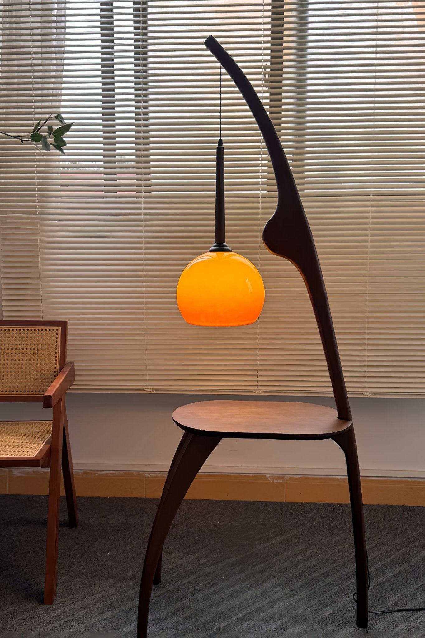 Stylish Curved Mantis Arm Floor Lamp - Adjustable Modern Lighting for Living Room, Bedroom, or Office - Perfect for Reading, Working & Ambient Lighting