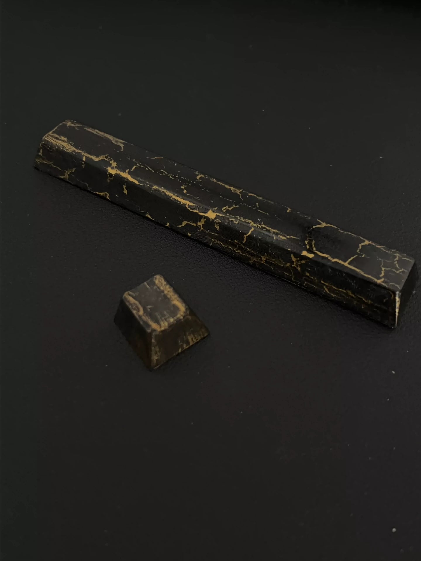 Custom Chinese Lacquer Keycaps - Cracked Gold Resin Coated Mechanical Keyboard Keycaps | Personalized Decorative Keycaps for Gaming & Typing Enthusiasts