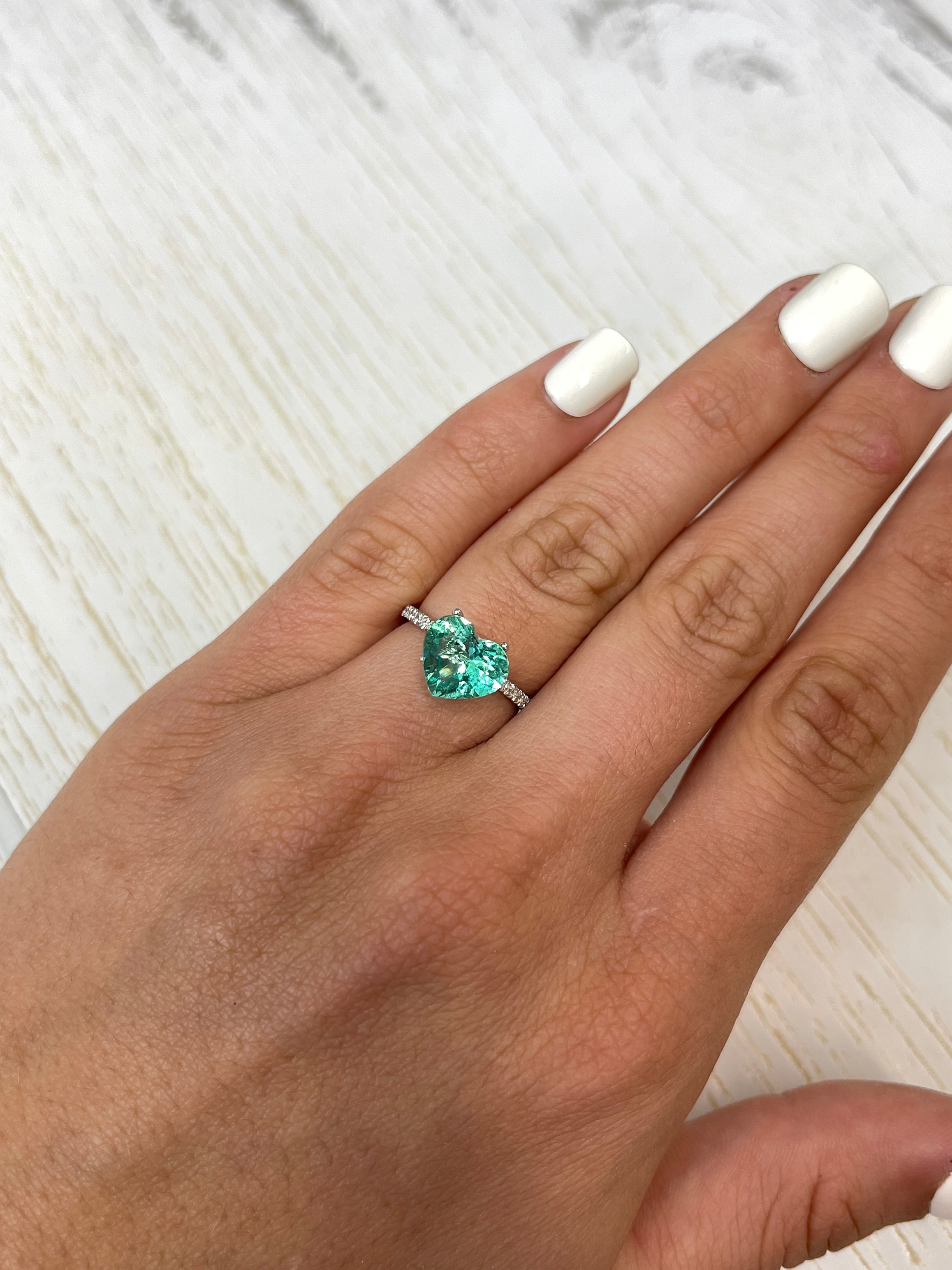 2.87 Carat 9x11mm Natural Colombian Emerald Heart Cut Loose Gemstone - Sparkling Green Jewel for Engagement Rings & Fine Jewelry Making
